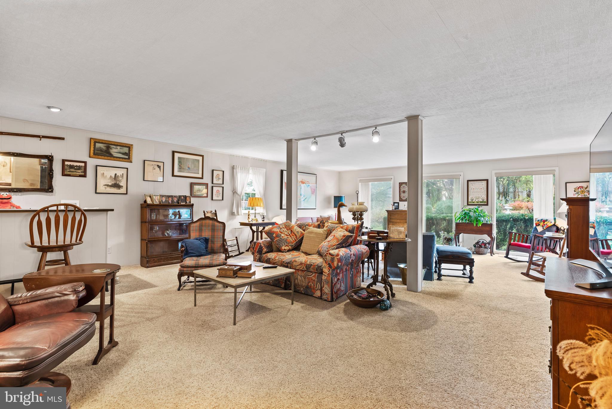 COUNTRY CLUB HILLS - Residential