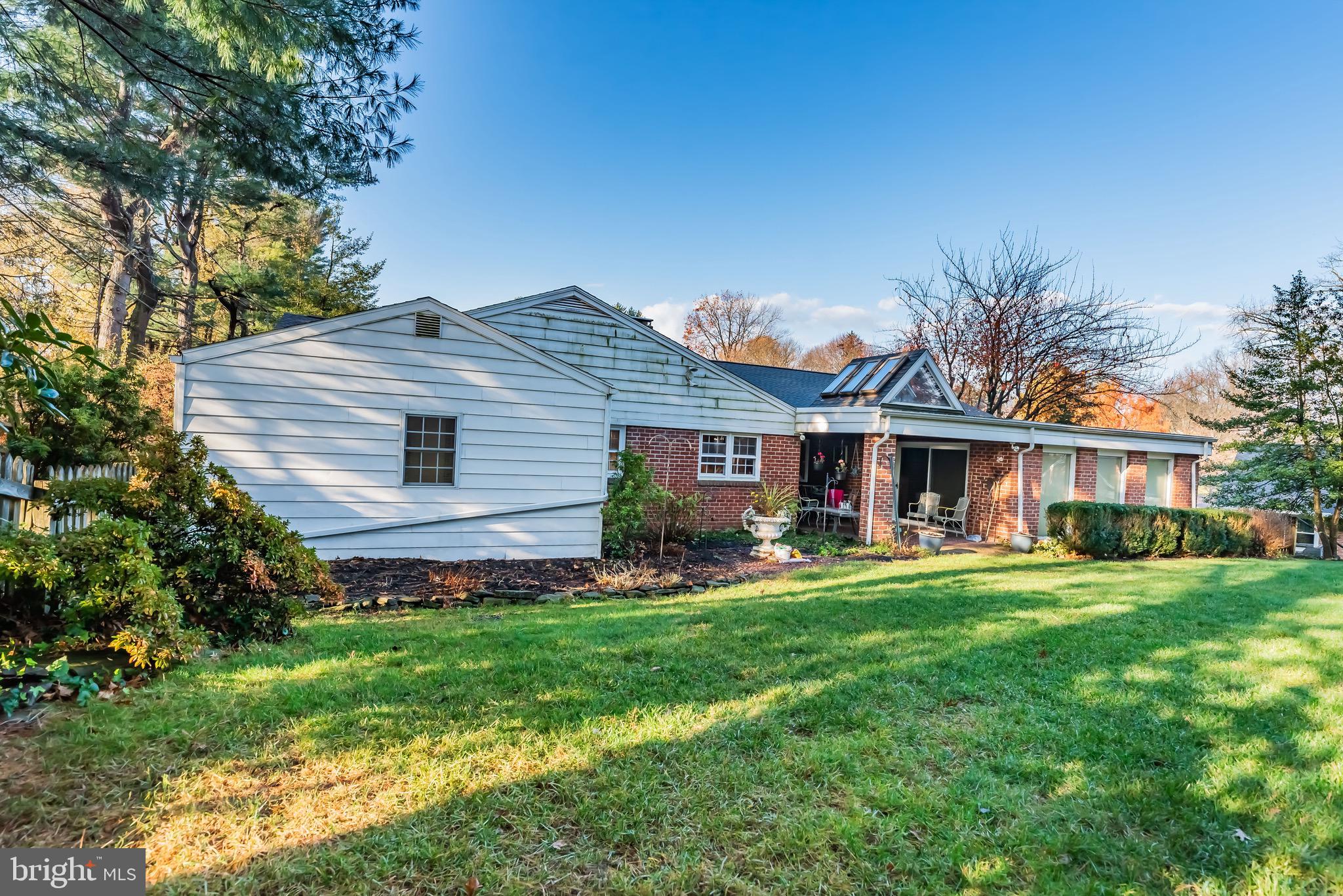 COUNTRY CLUB HILLS - Residential