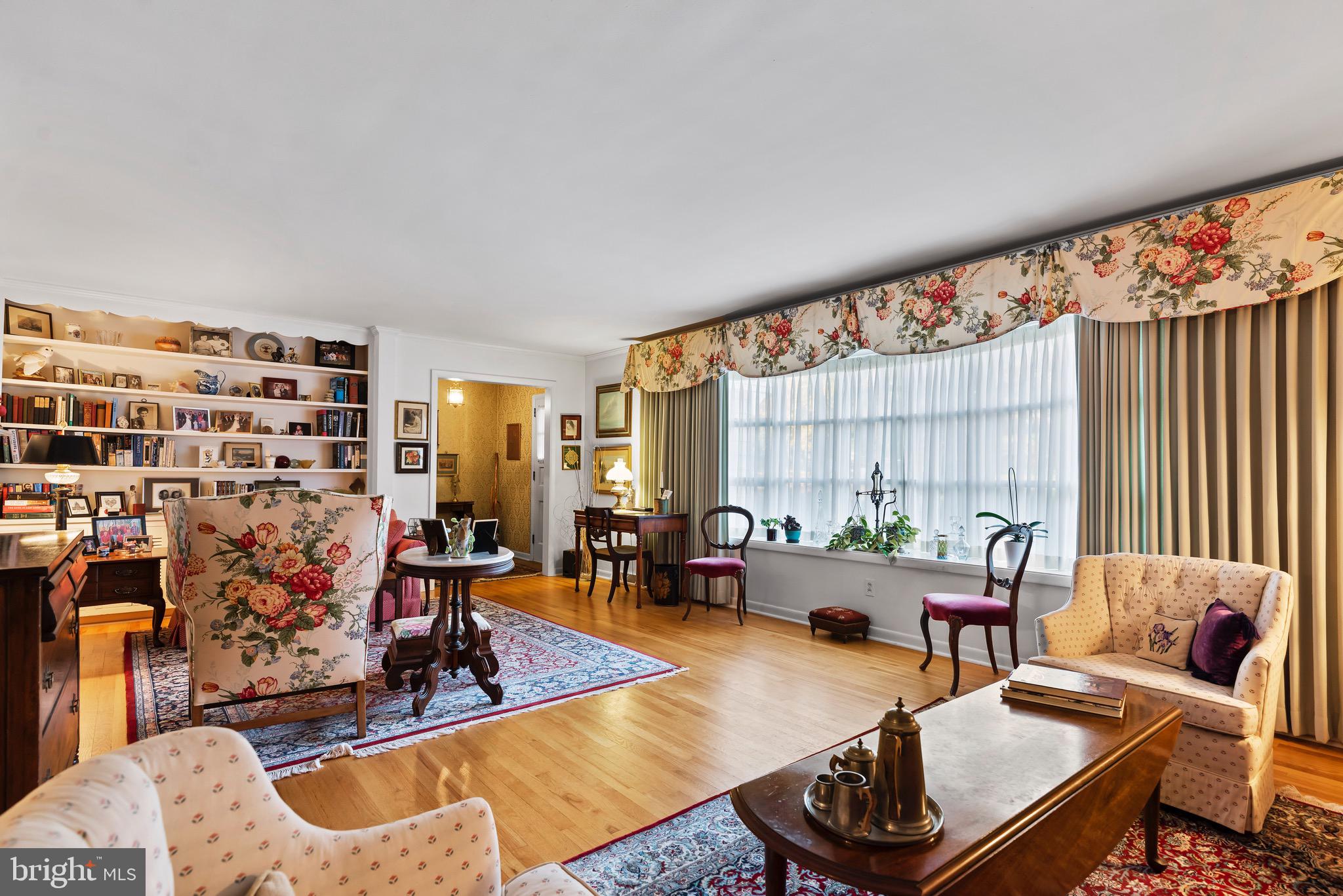 COUNTRY CLUB HILLS - Residential