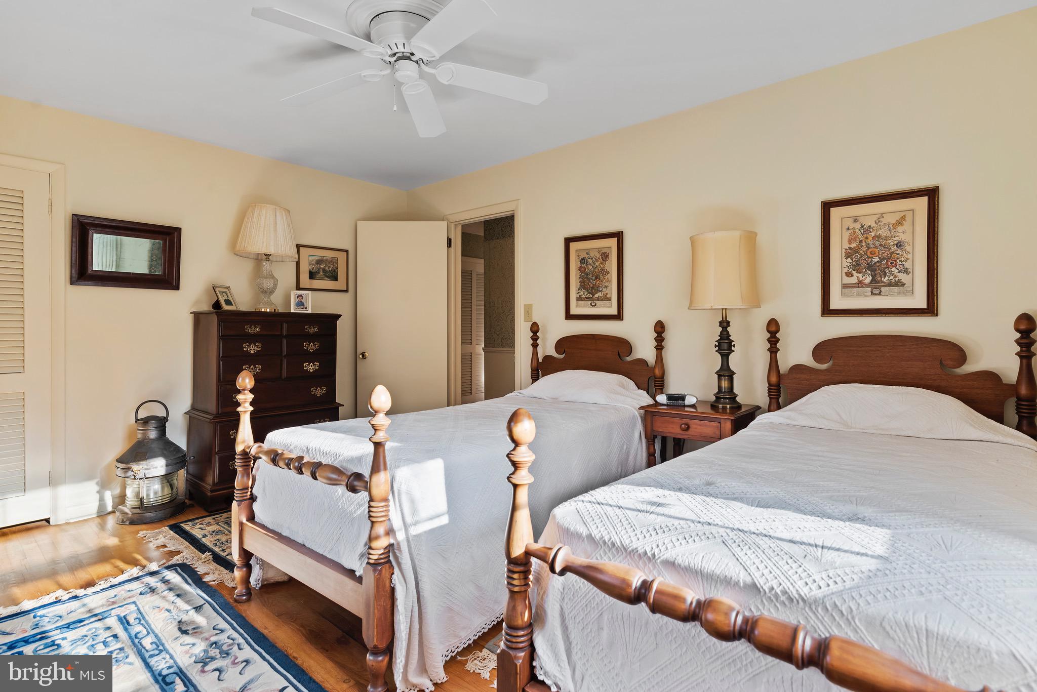 COUNTRY CLUB HILLS - Residential