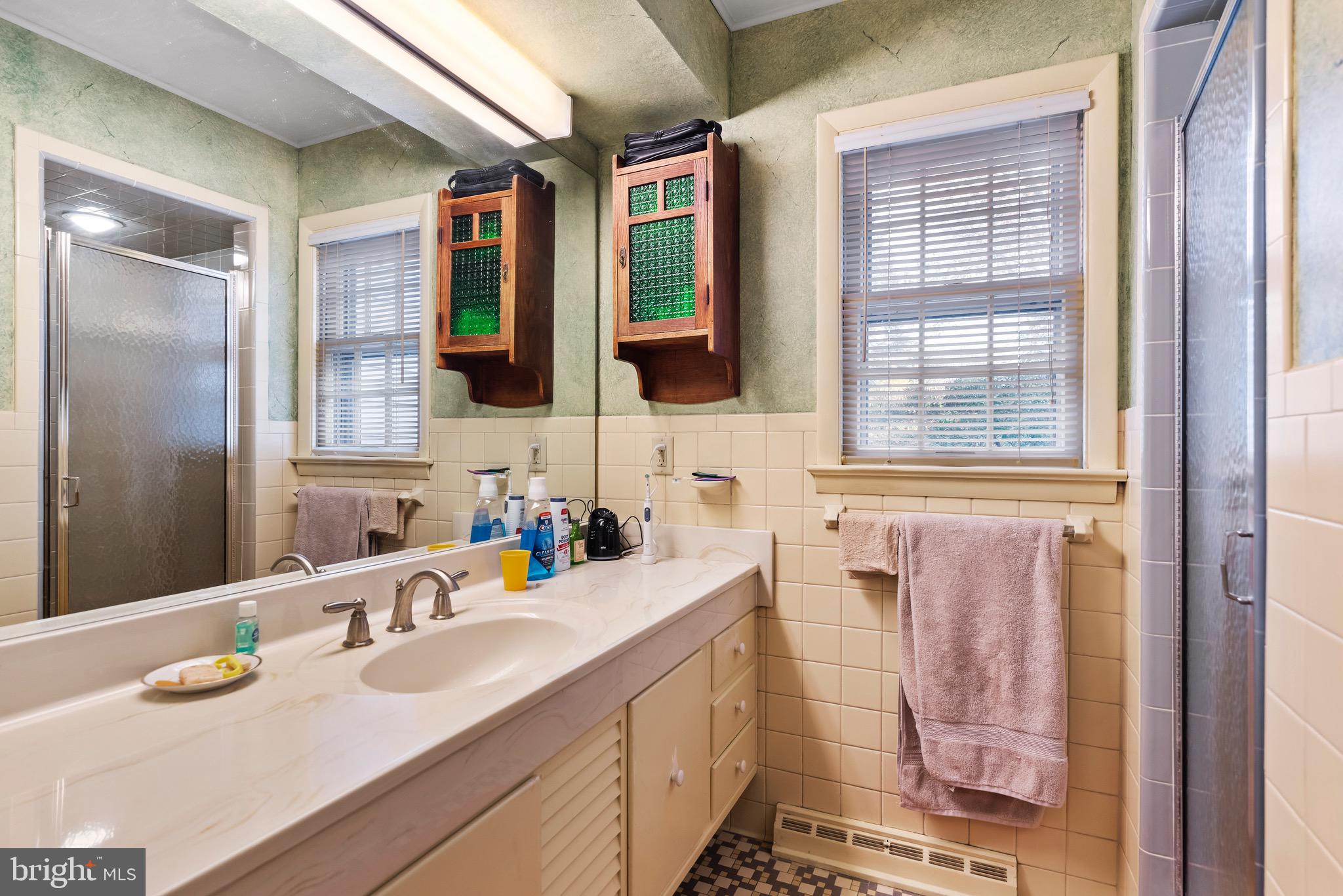 COUNTRY CLUB HILLS - Residential