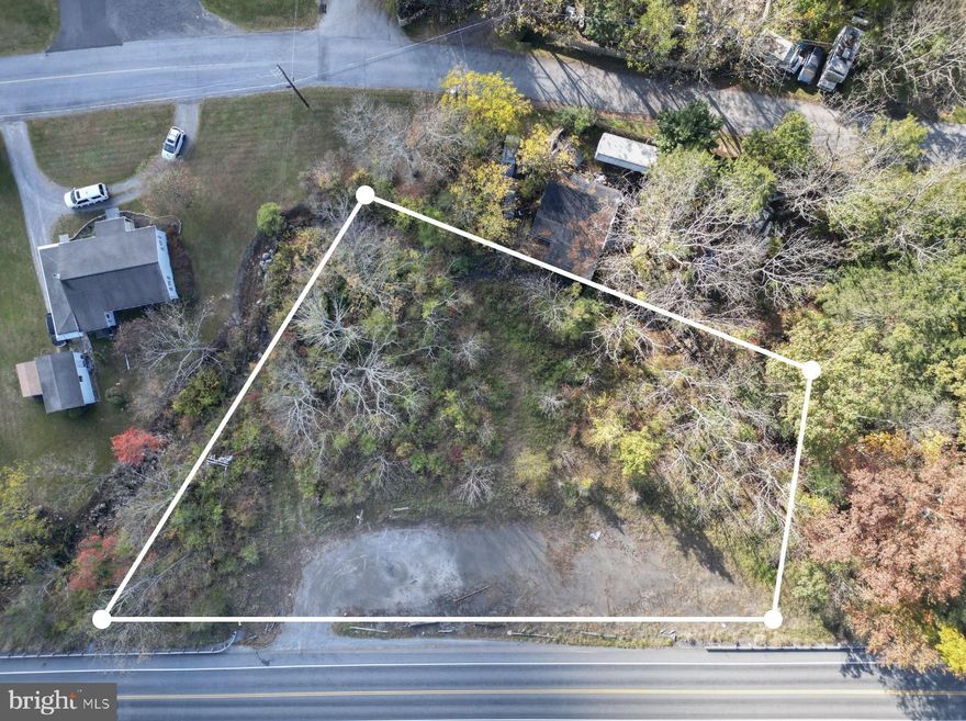 Located on high traffic Routes 895/443 near New Ringgold borough, this .8 acres has possibilities for a new owner.  It is a level, partially cleared lot with highway access.  Please check with township zoning to determine permitted uses.
