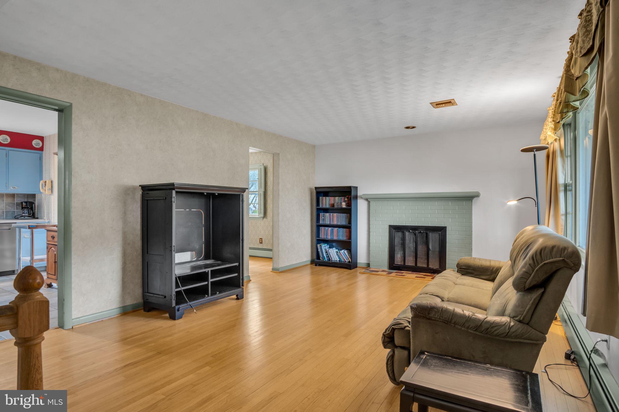 1689 RANDOW ROAD