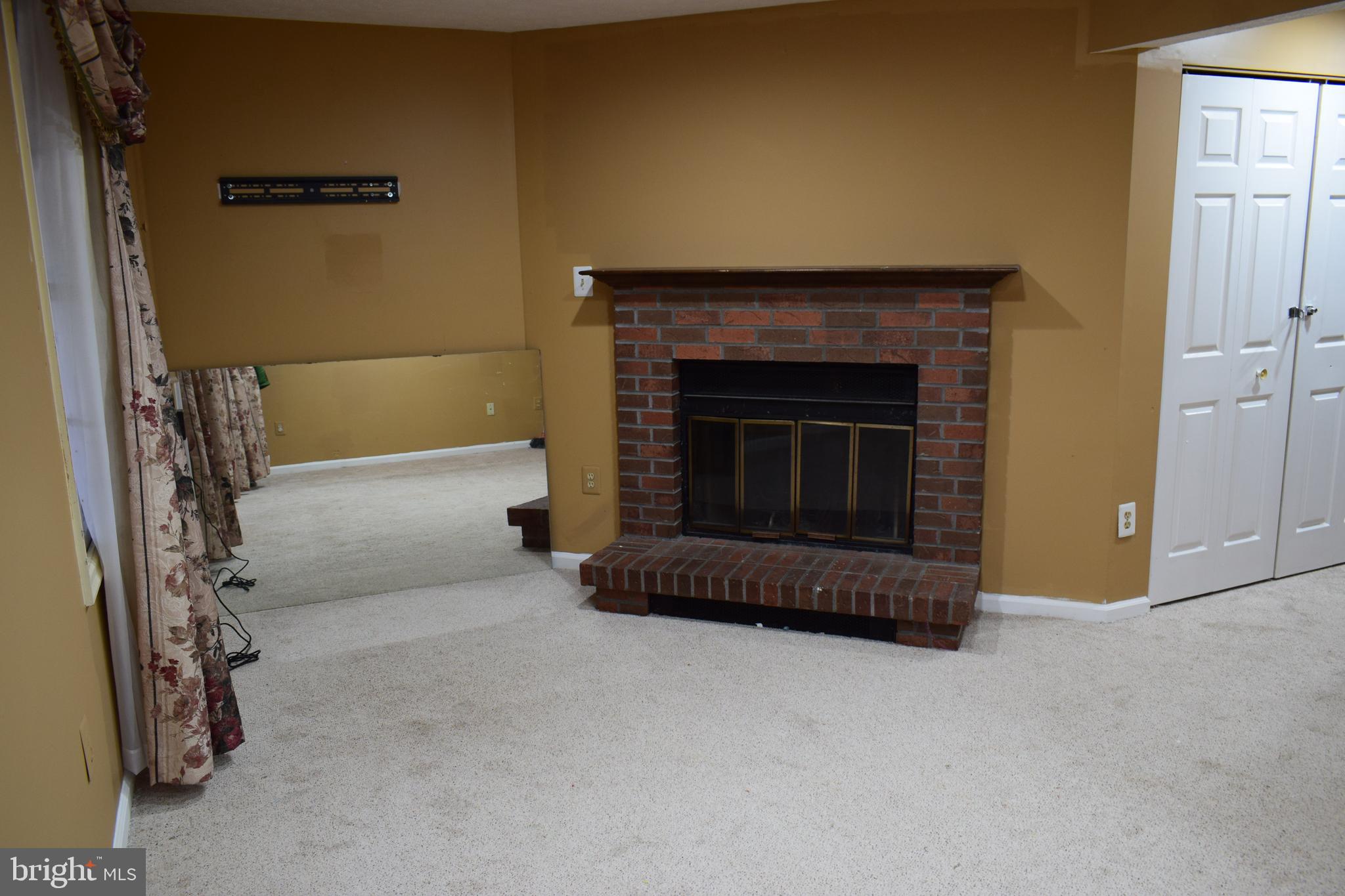 GUNNERS LAKE VILLAGE - Residential Lease