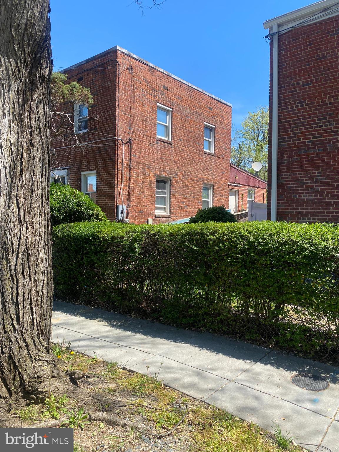 1025 47TH PLACE NE