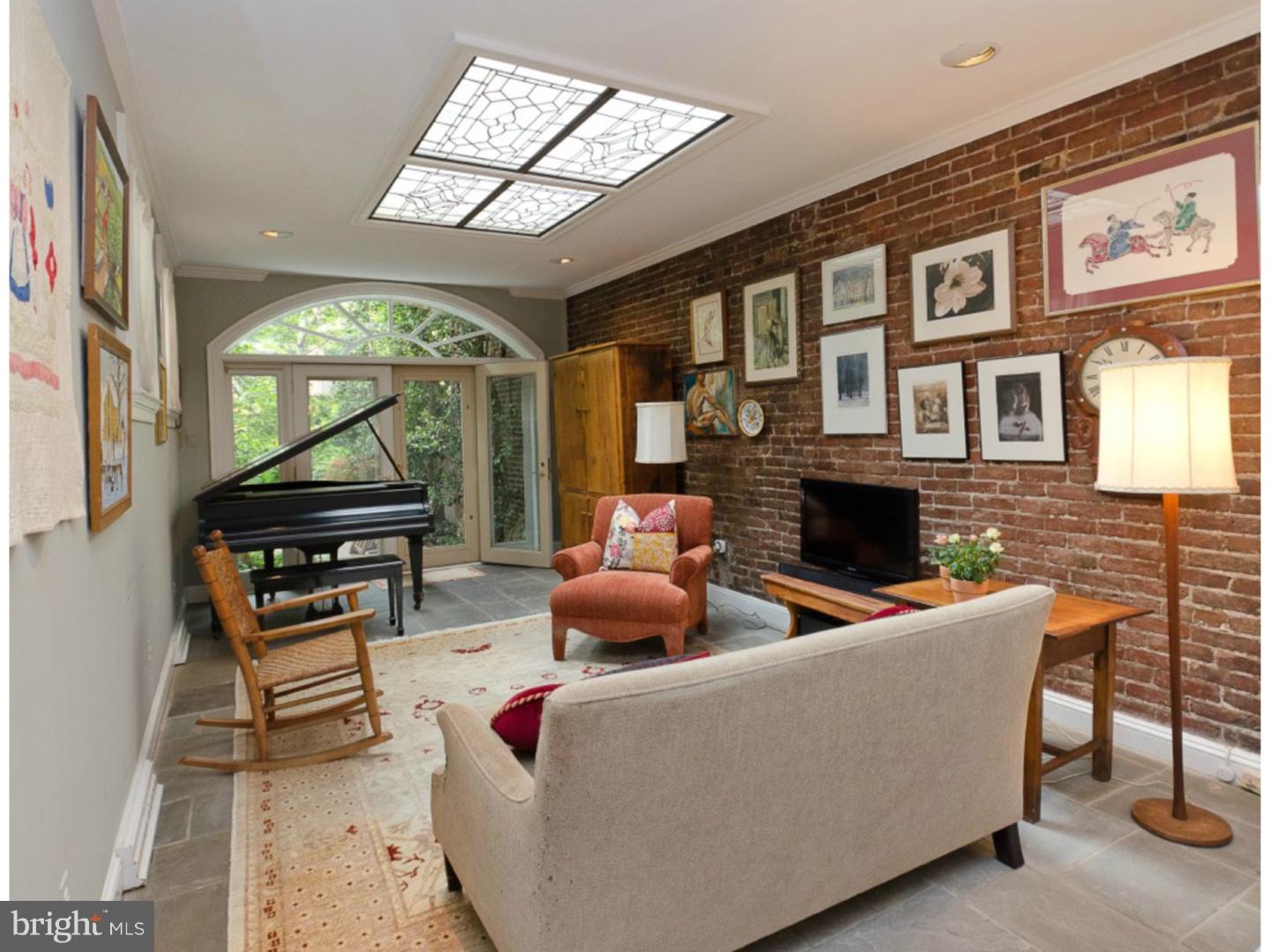 SOCIETY HILL - Residential