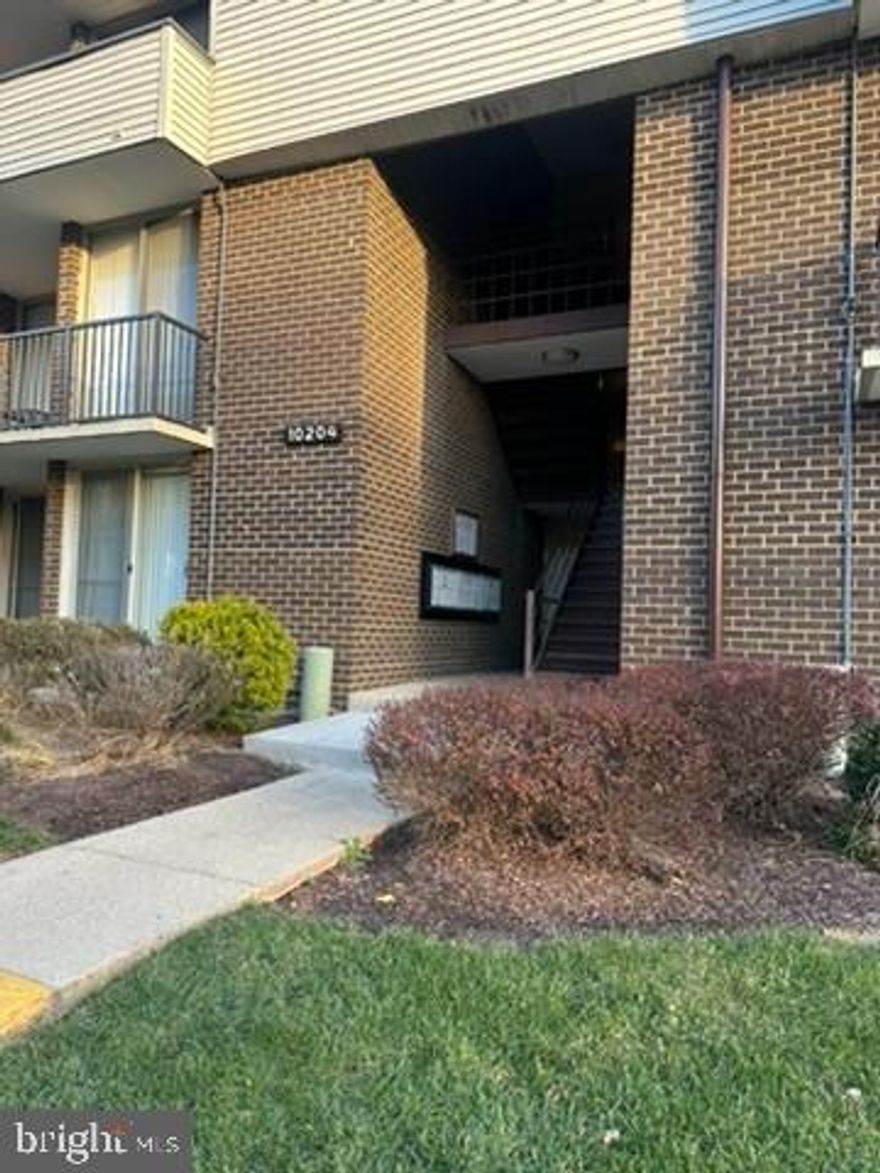 Fantastic 1-bedroom, 1-bath condo unit for rent in a very convenient location (Largo Town Center) -- lots of public transportation, the beltway, shops & stores, a college, and entertainment -- great location!  The unit has updated flooring and includes a washer and dryer, so you don't have to take laundry out.  Vouchers are welcome!!!  Come and see your next home!