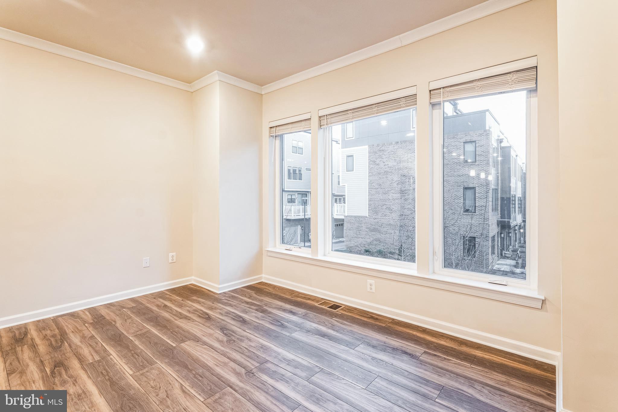 SHADY GROVE - Residential