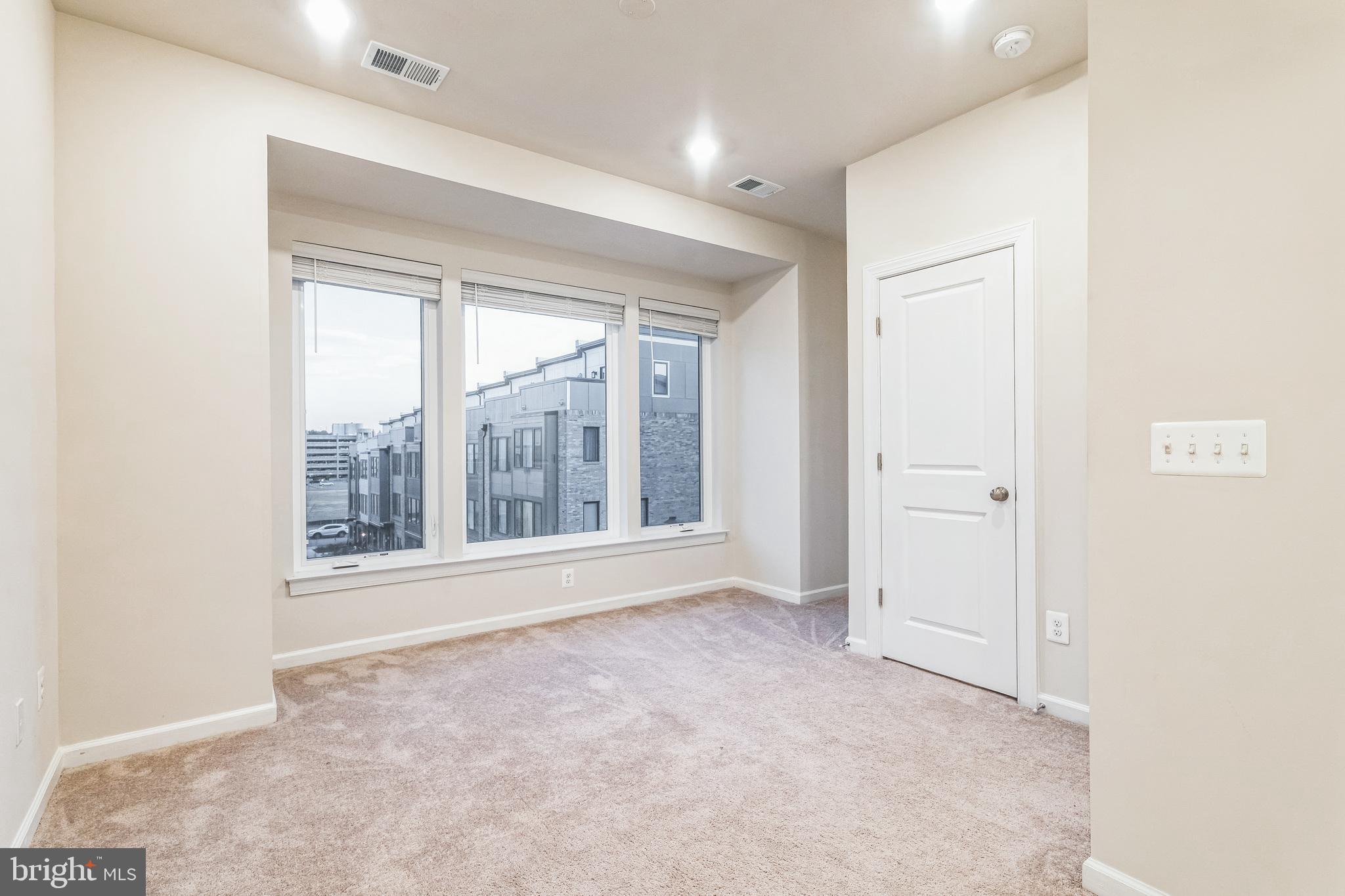 SHADY GROVE - Residential