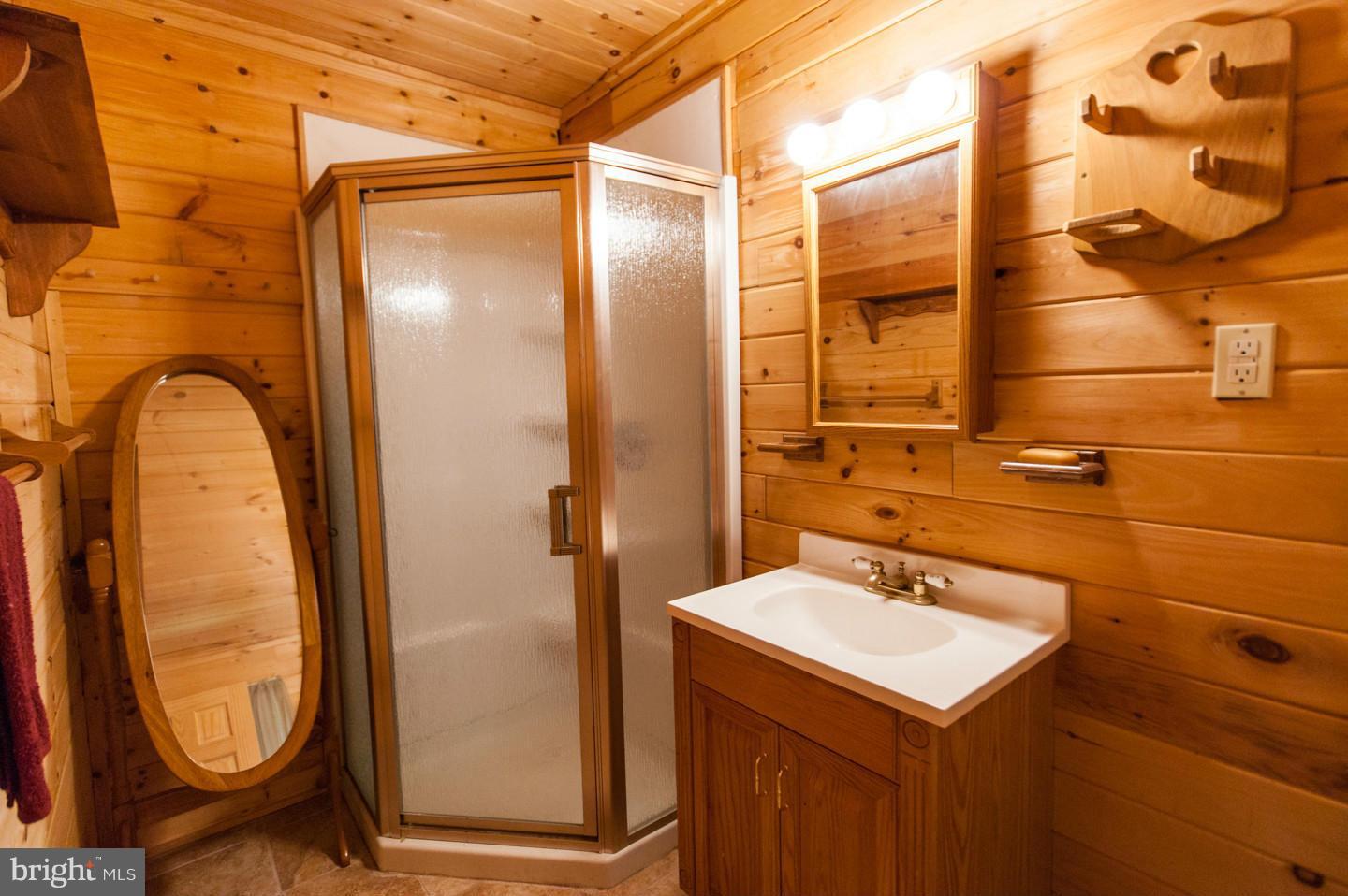 ROUSE MOUNTAIN - Residential