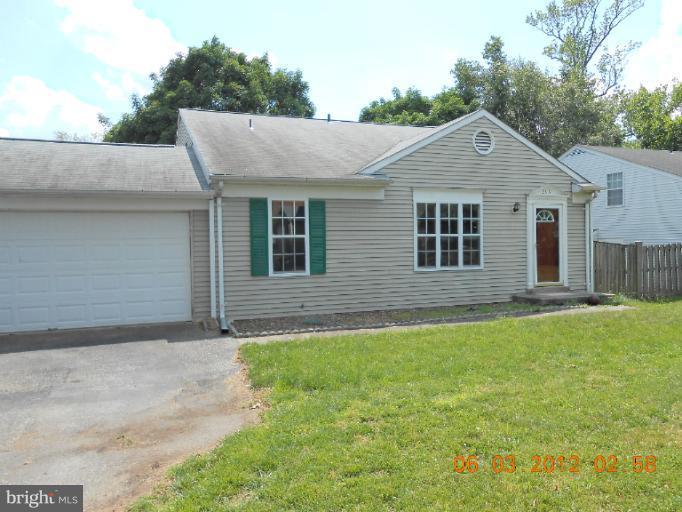 THE KNOLLS/CROFTON VILLAGE - Residential Lease