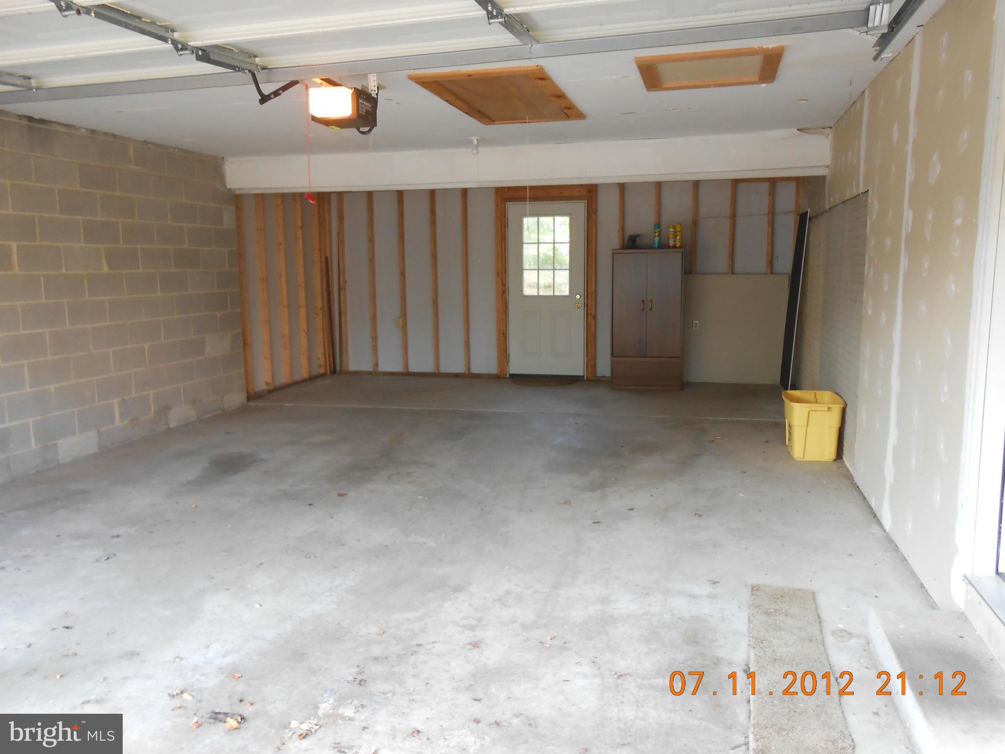 THE KNOLLS/CROFTON VILLAGE - Residential Lease