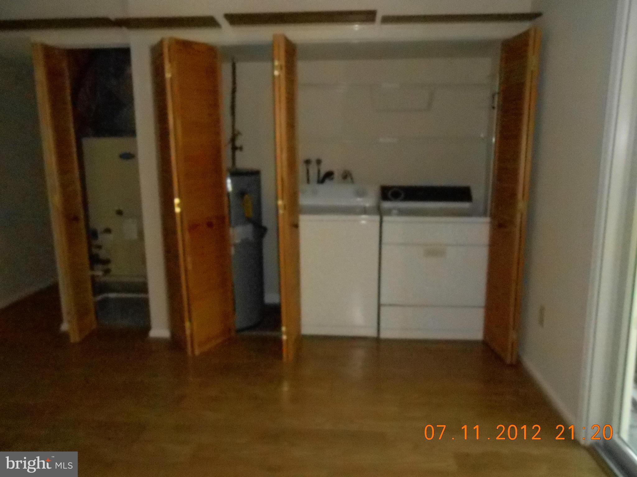 THE KNOLLS/CROFTON VILLAGE - Residential Lease