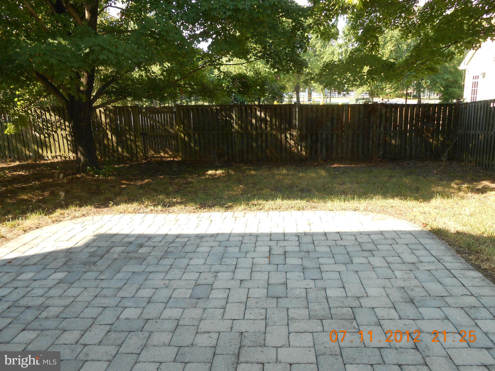 THE KNOLLS/CROFTON VILLAGE - Residential Lease