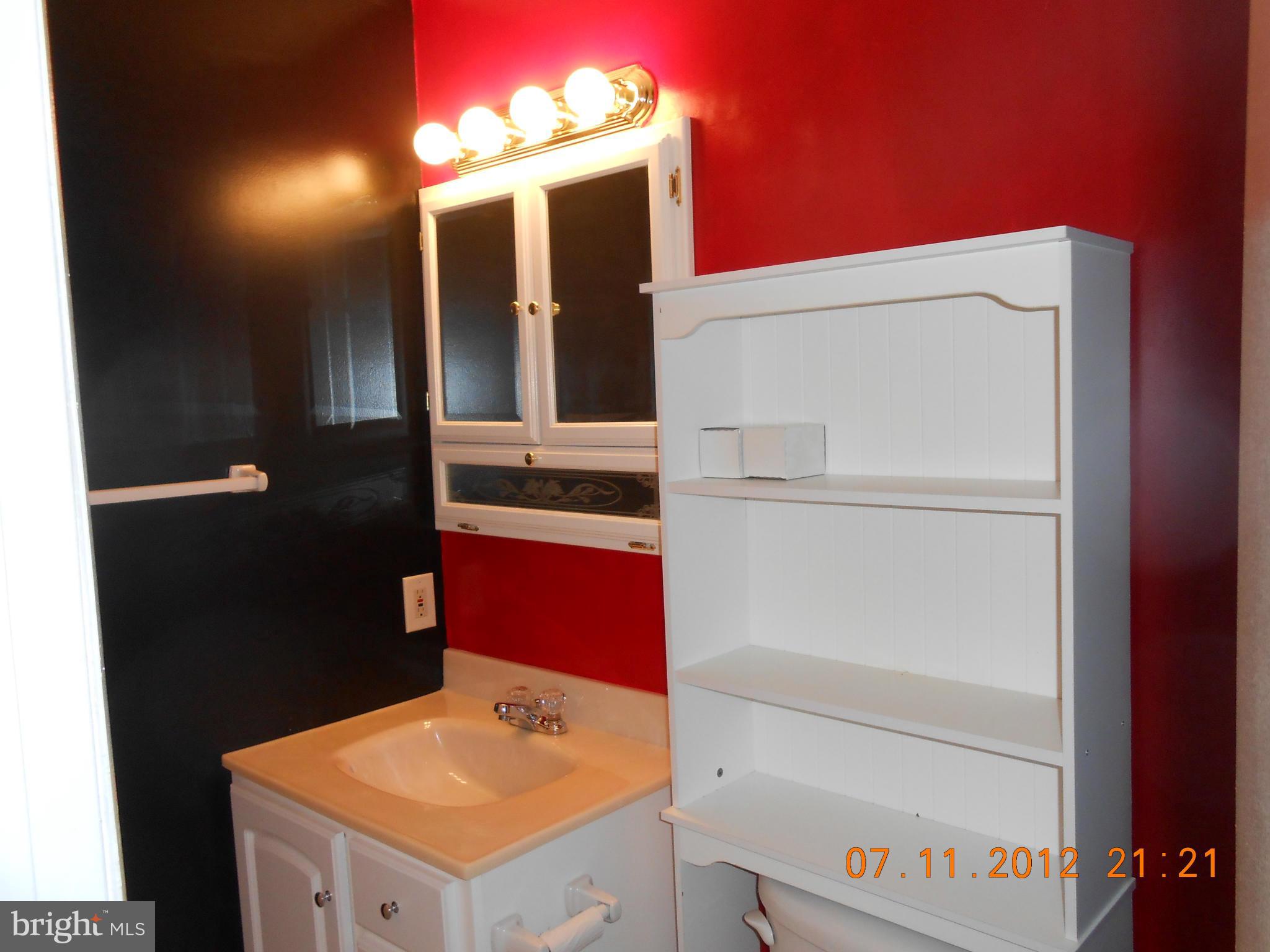 THE KNOLLS/CROFTON VILLAGE - Residential Lease