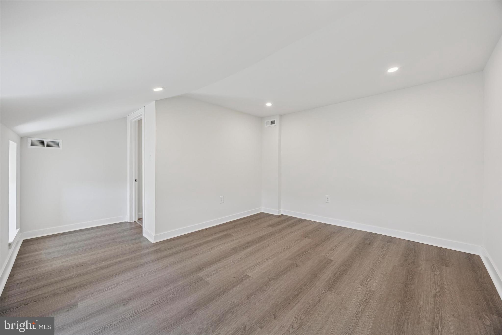 ROXBOROUGH - Residential