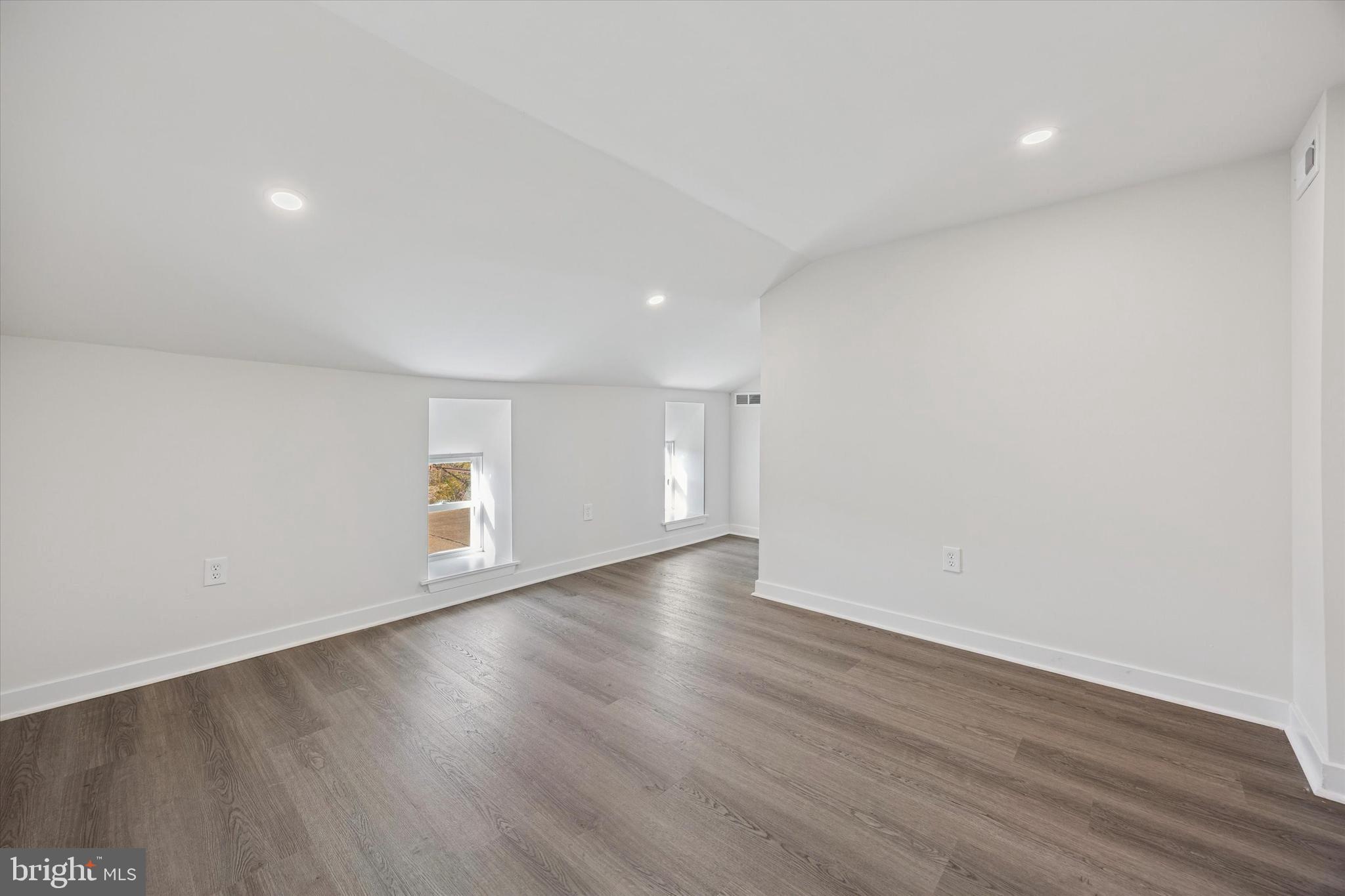 ROXBOROUGH - Residential