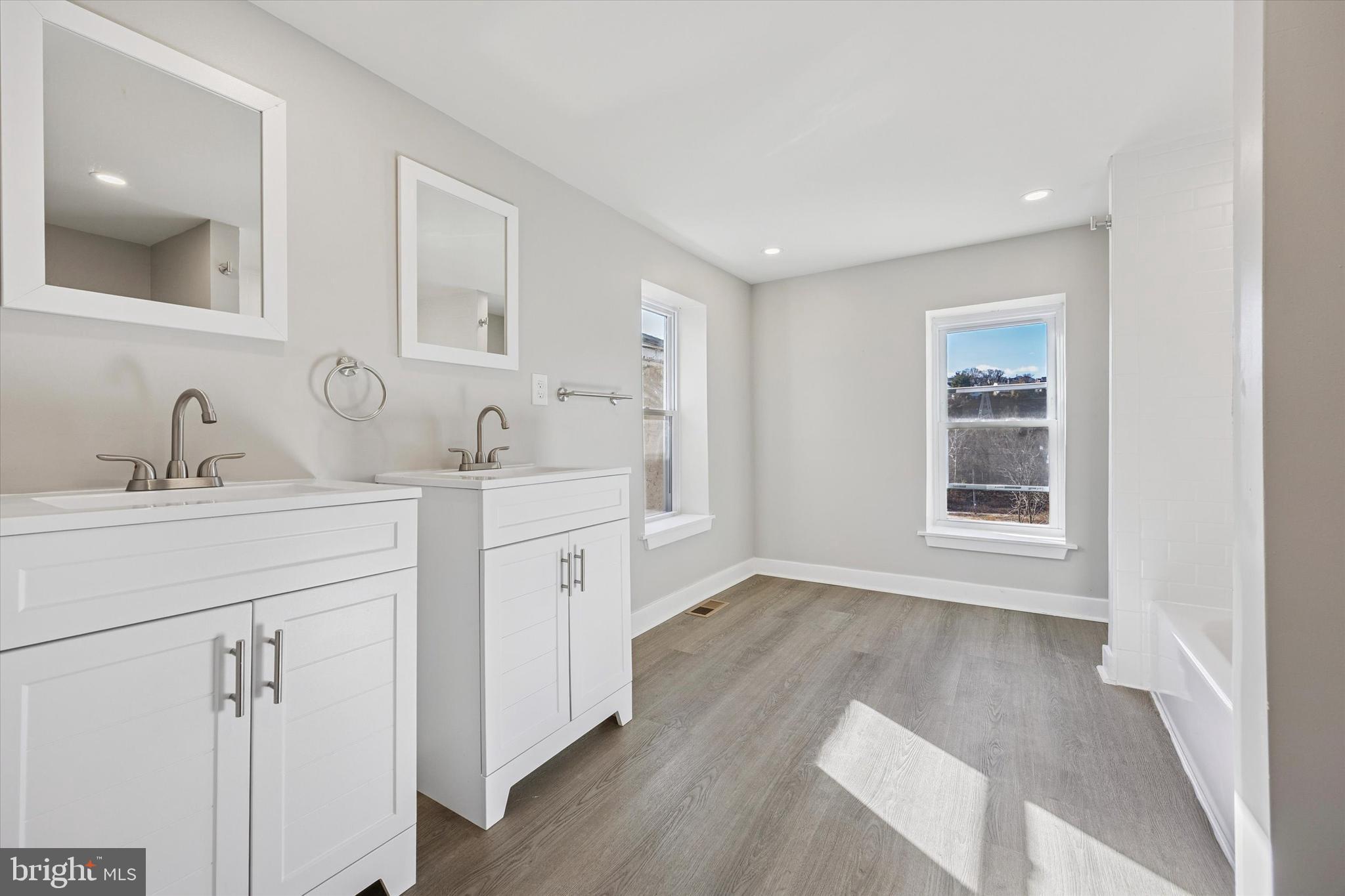 ROXBOROUGH - Residential