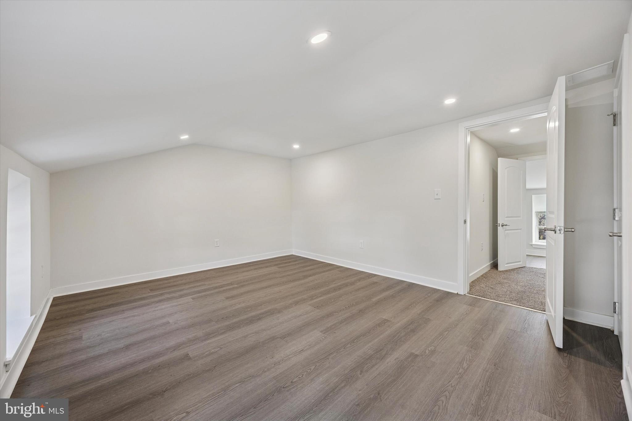 ROXBOROUGH - Residential