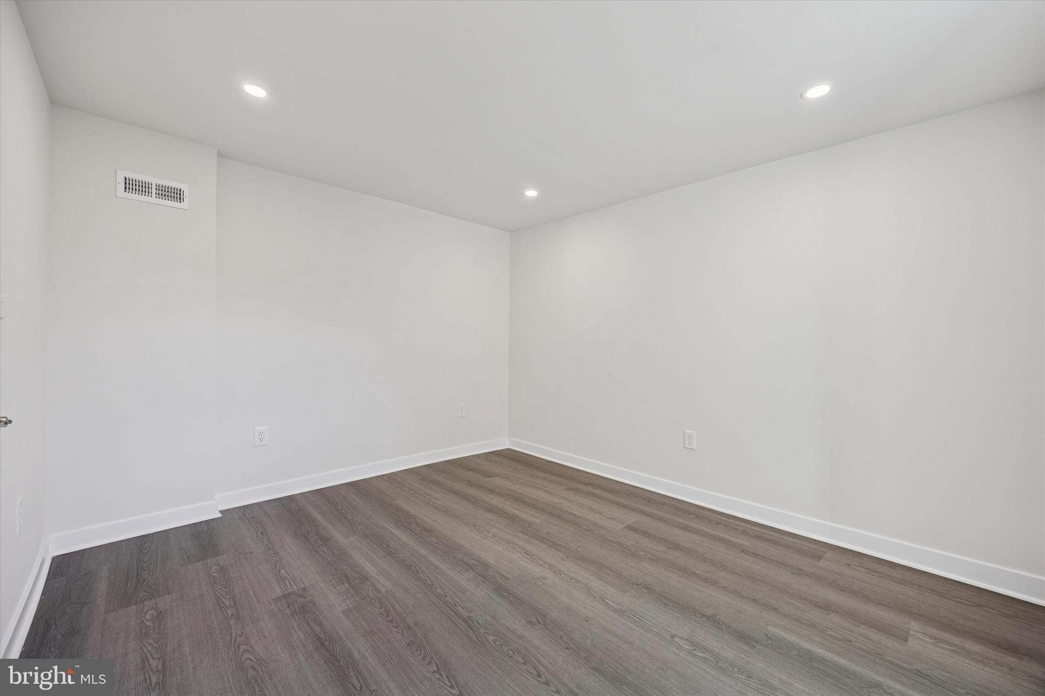 ROXBOROUGH - Residential