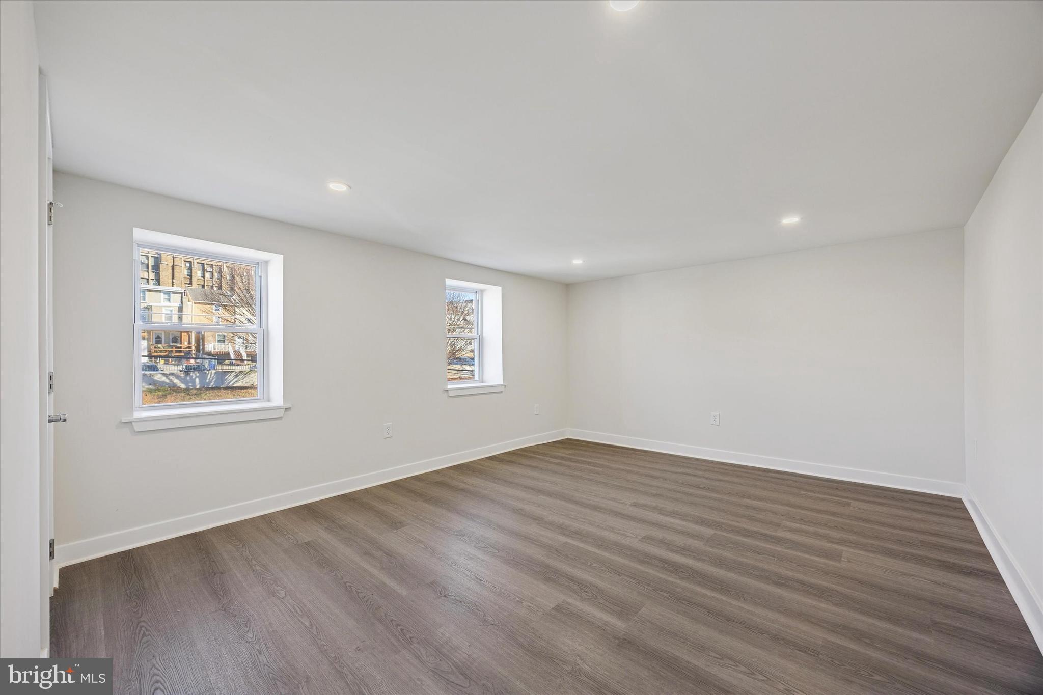 ROXBOROUGH - Residential