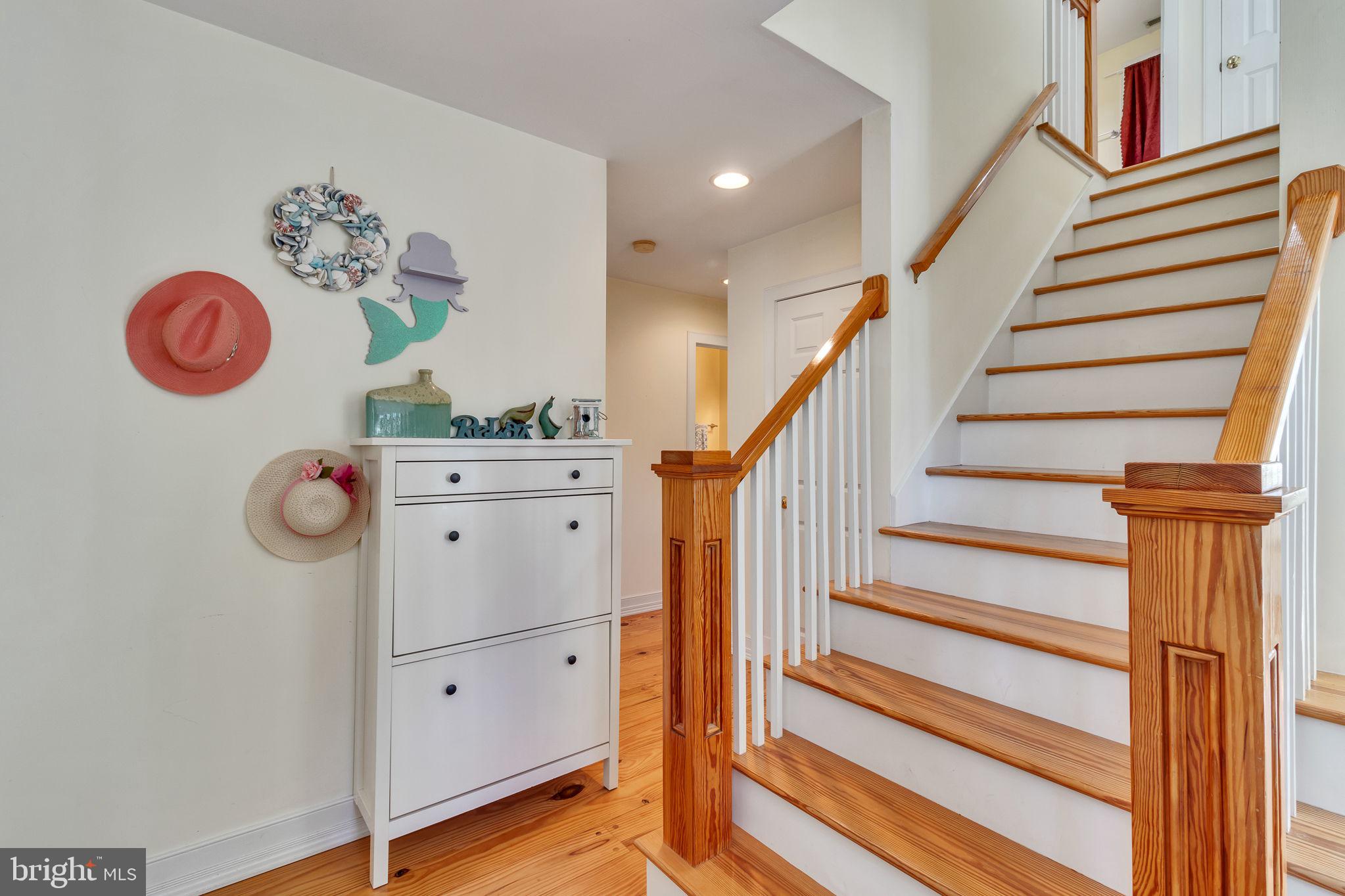 732 MIDDLE GATE LANE