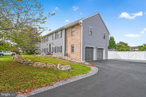 Photo of 113 Windsock Way, NEW HOLLAND, PA 17557 (MLS # PALA2077396)