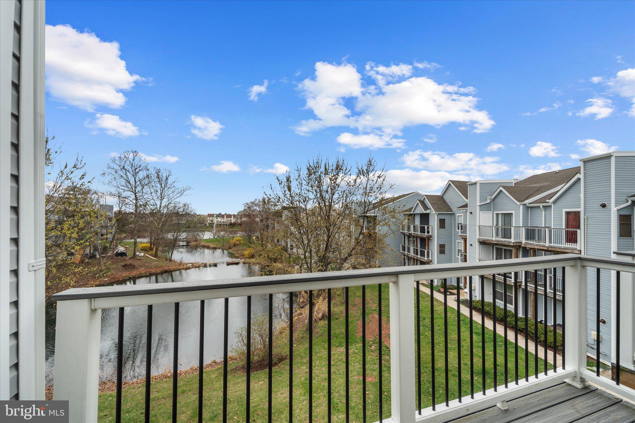 LAKESHORE CONDO - Residential