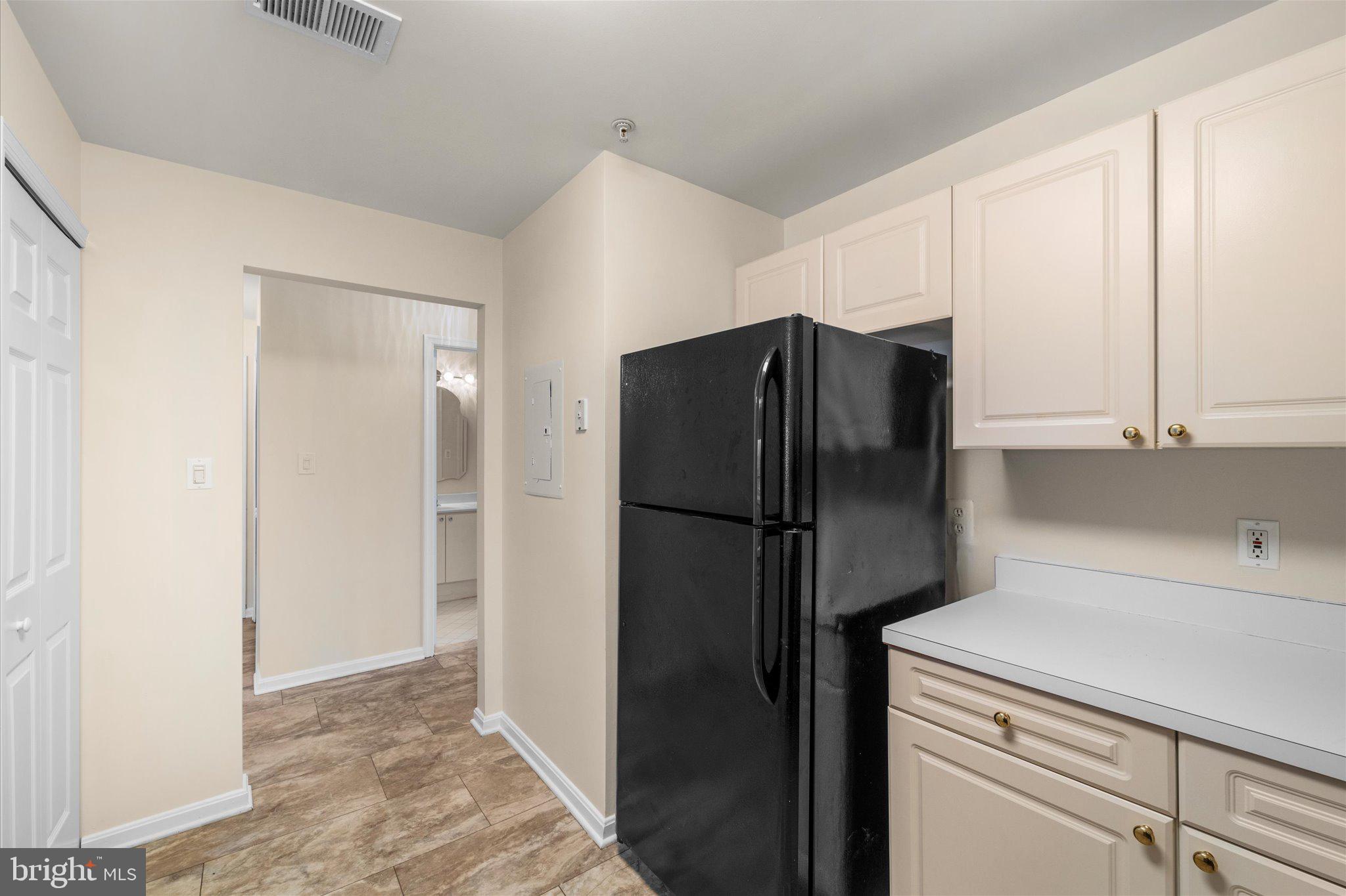 LAKESHORE CONDO - Residential