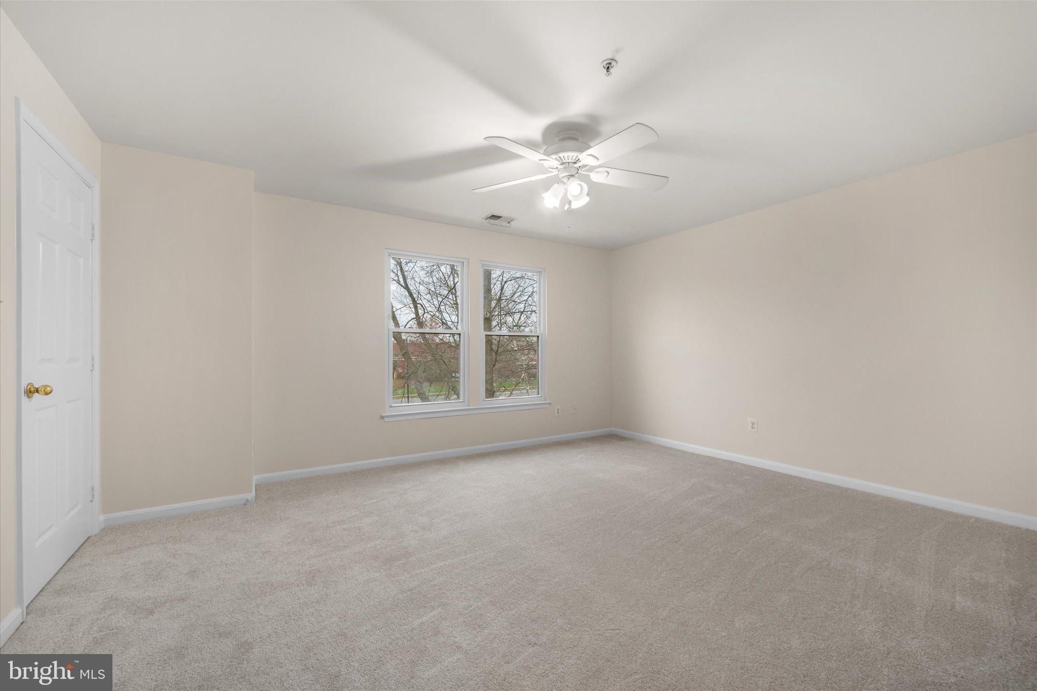 LAKESHORE CONDO - Residential