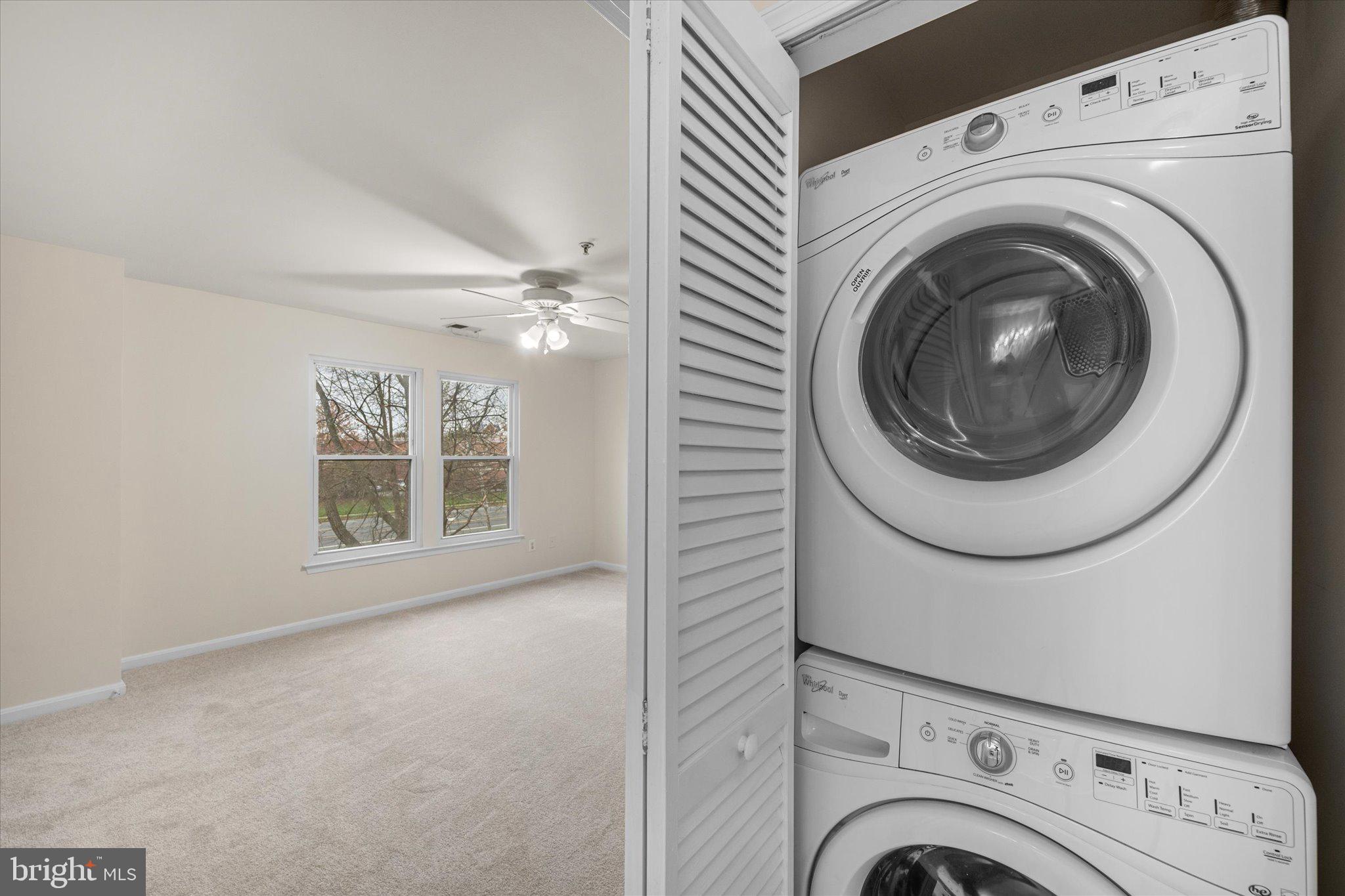 LAKESHORE CONDO - Residential