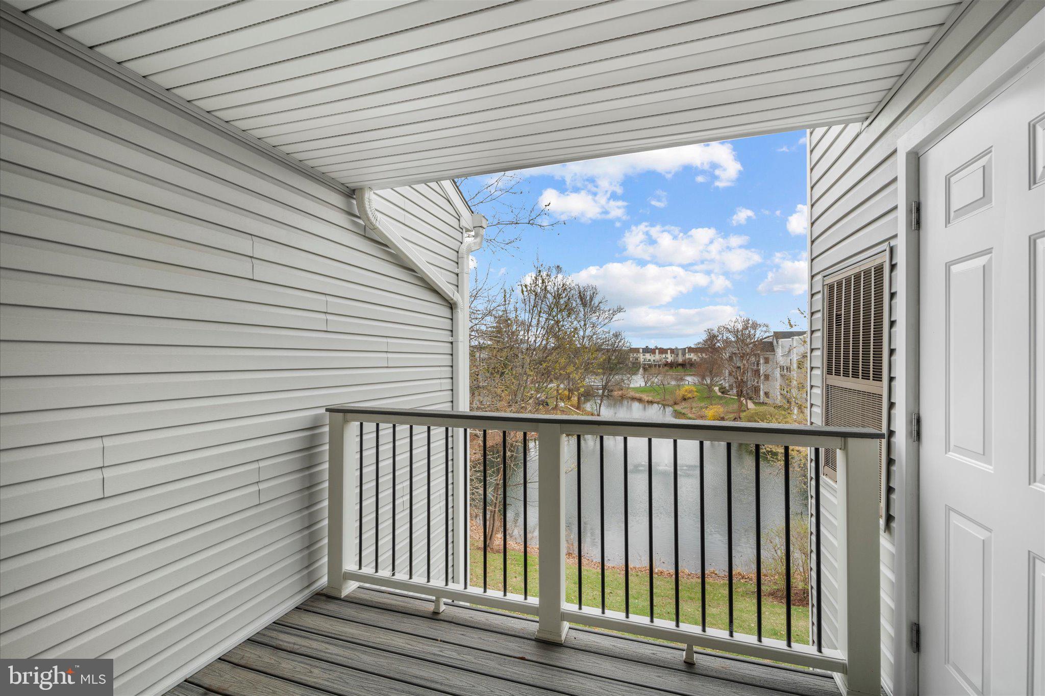 LAKESHORE CONDO - Residential