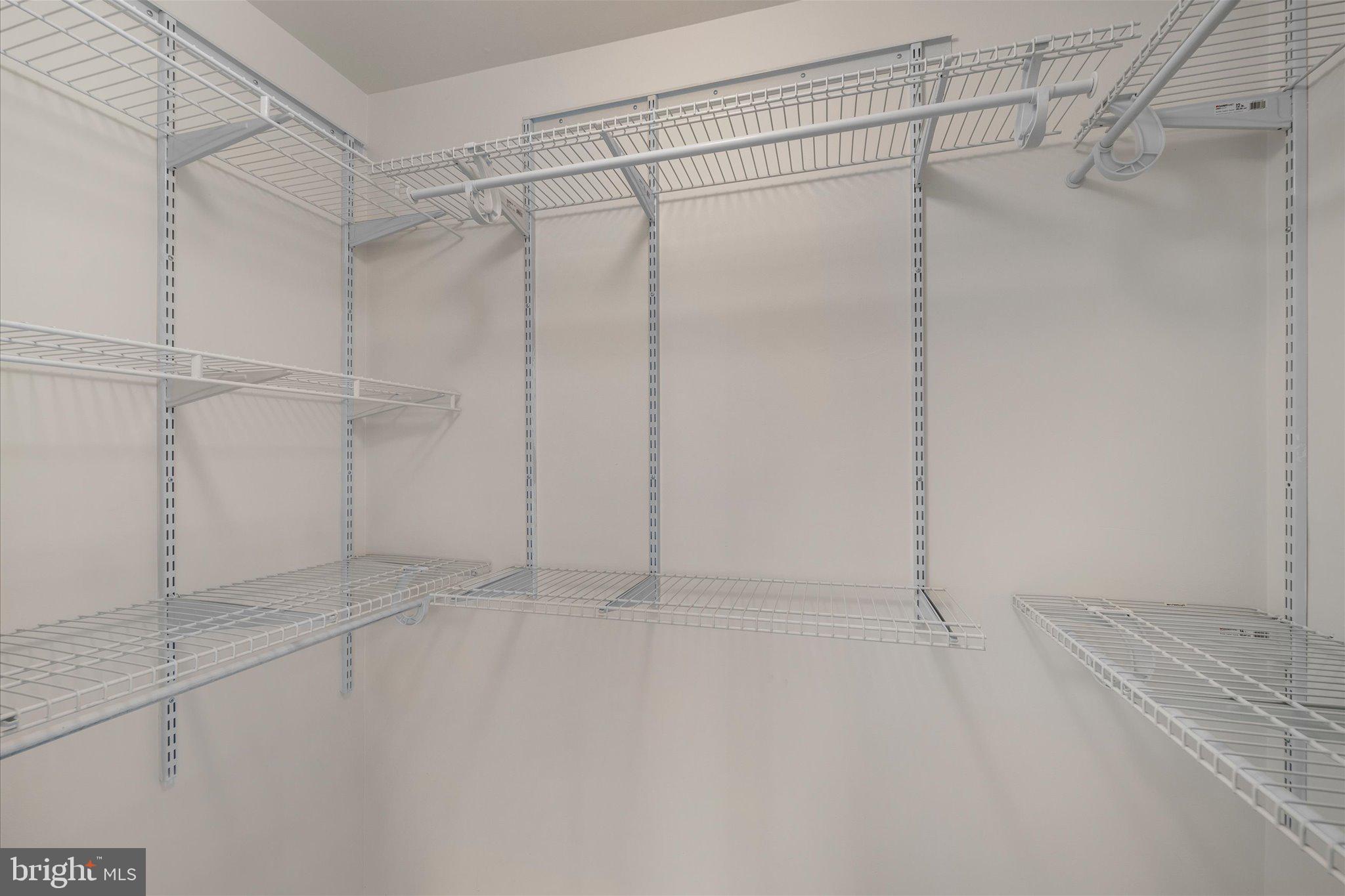 LAKESHORE CONDO - Residential