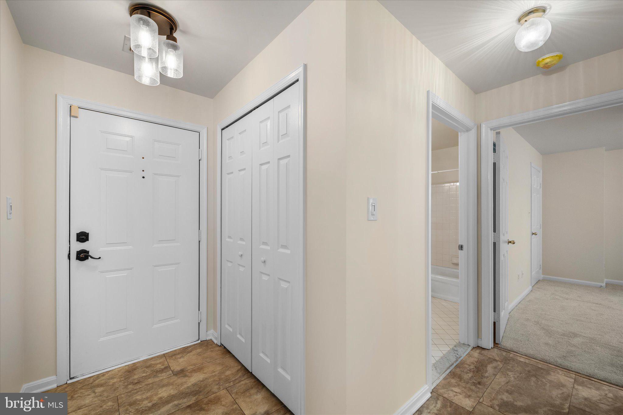 LAKESHORE CONDO - Residential