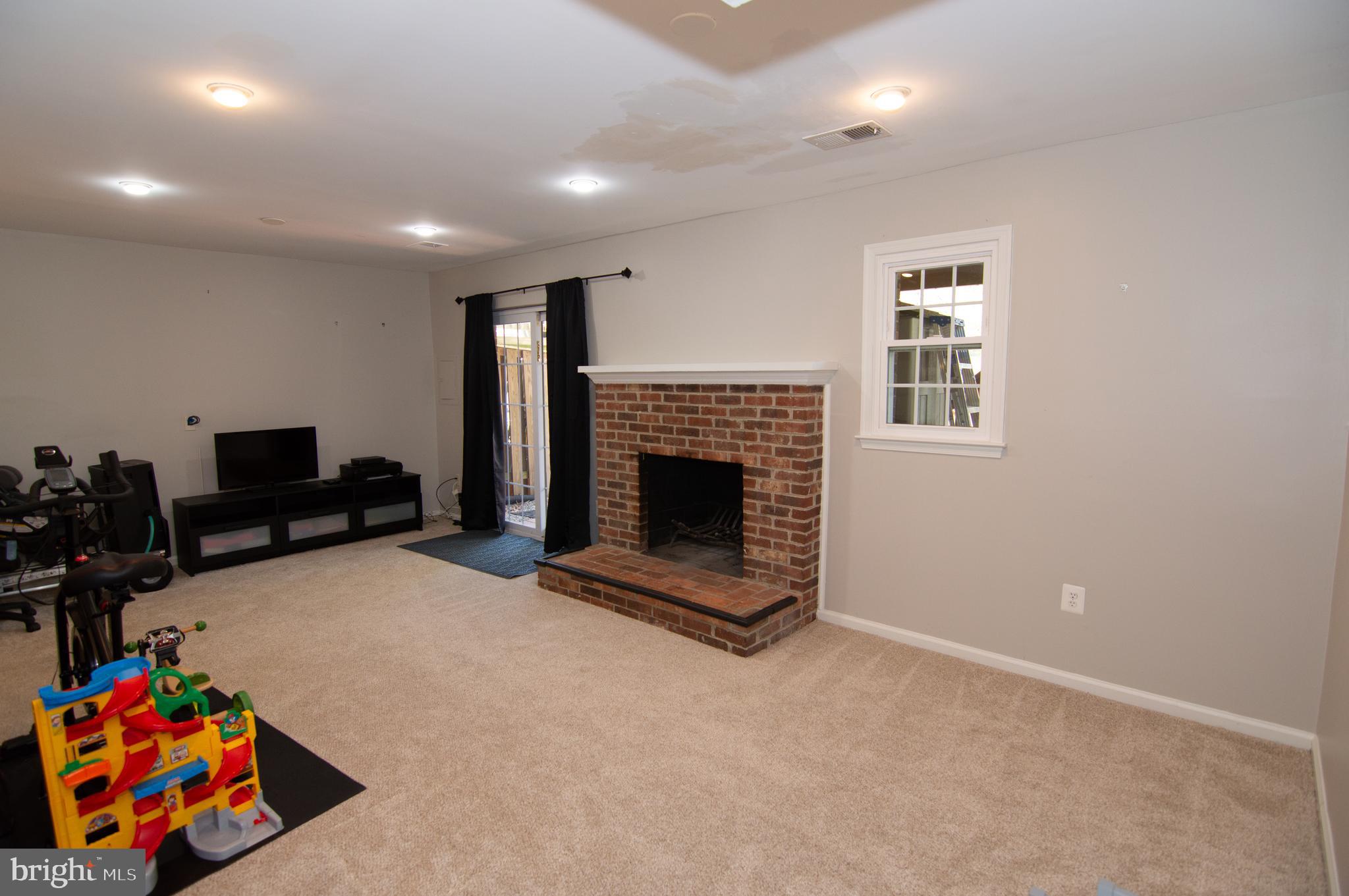 HUNTINGTON AT MT VERNON - Residential