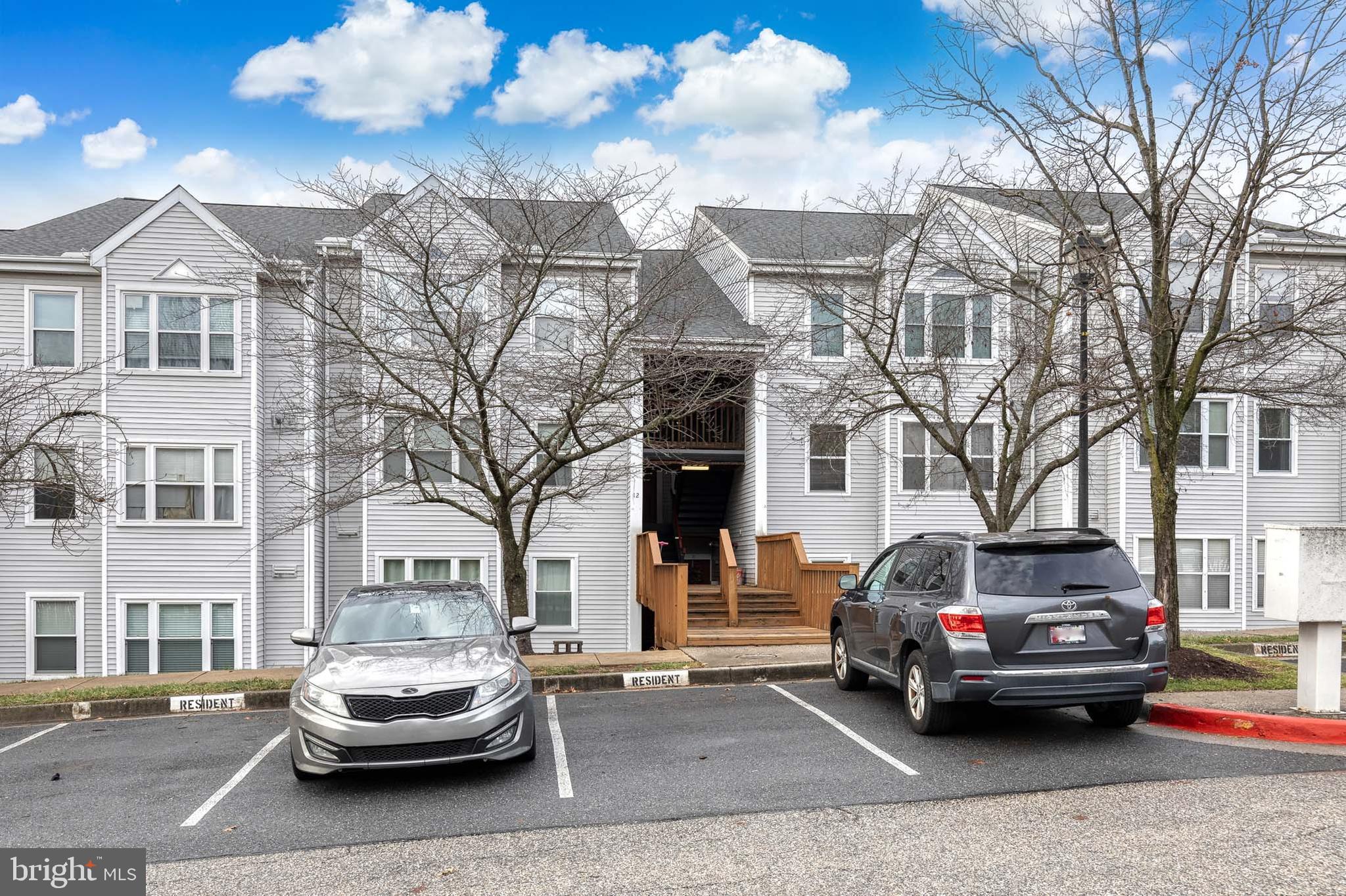 RIVERCHASE CONDOS - Residential