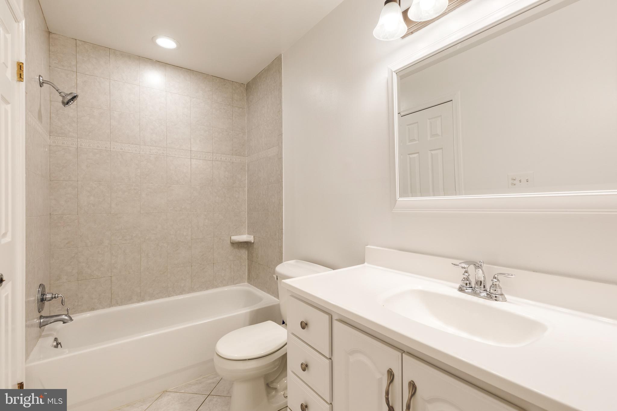 RIVERCHASE CONDOS - Residential