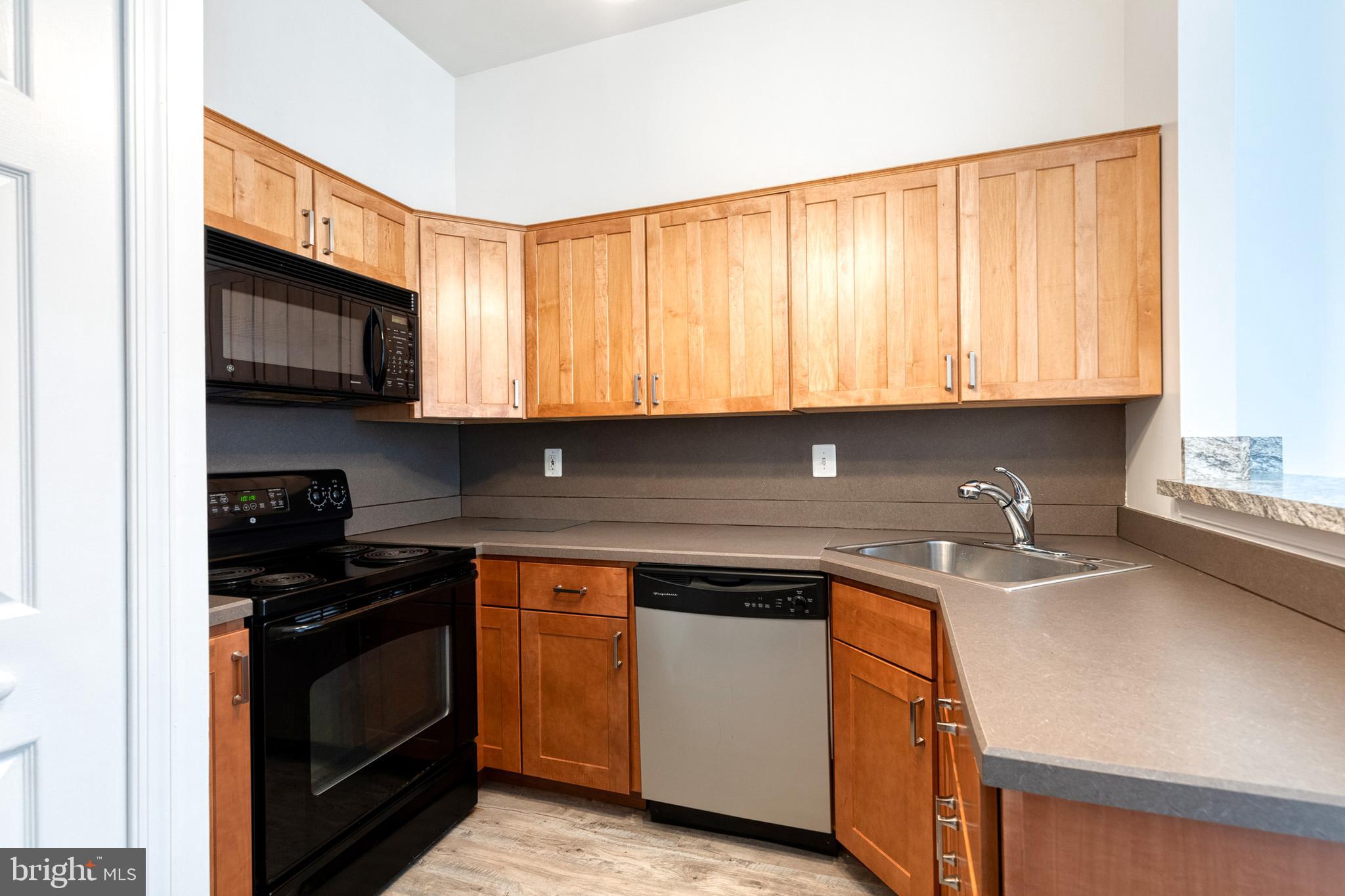 RIVERCHASE CONDOS - Residential