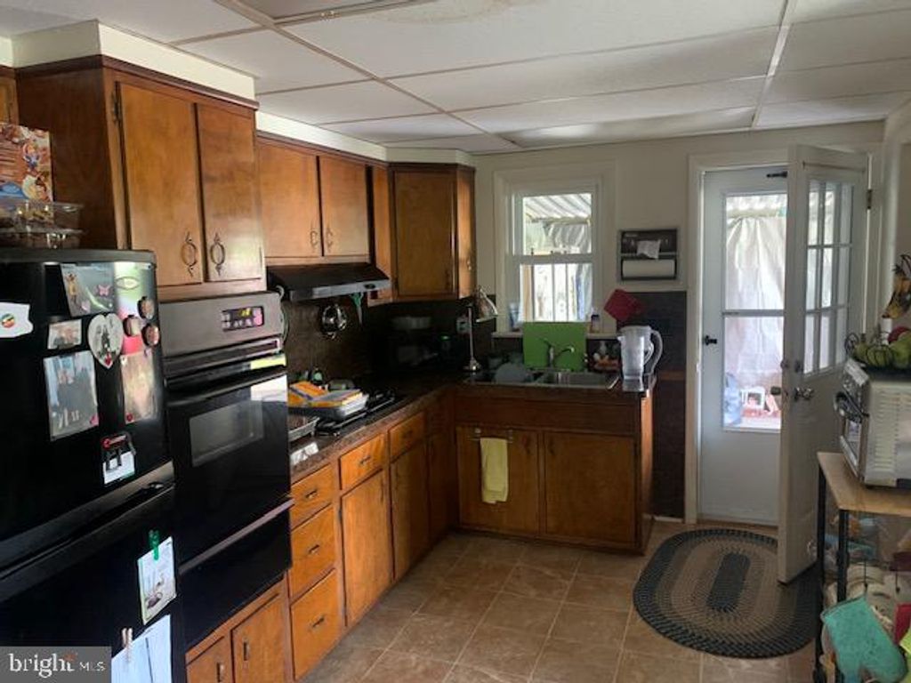 Photo of 225 E COTTAGE AVE, MILLERSVILLE, PA 17551 (MLS # PALA2035664)