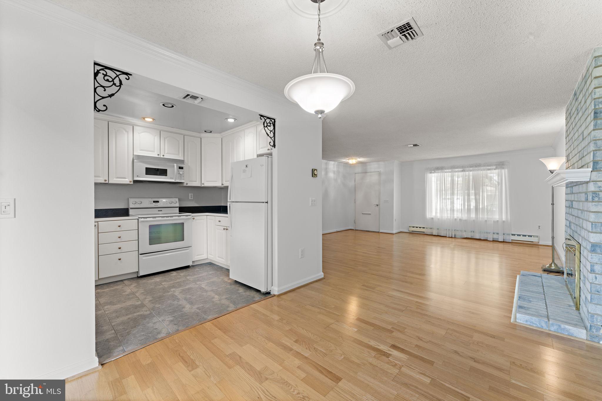 LEISURE WORLD - Residential