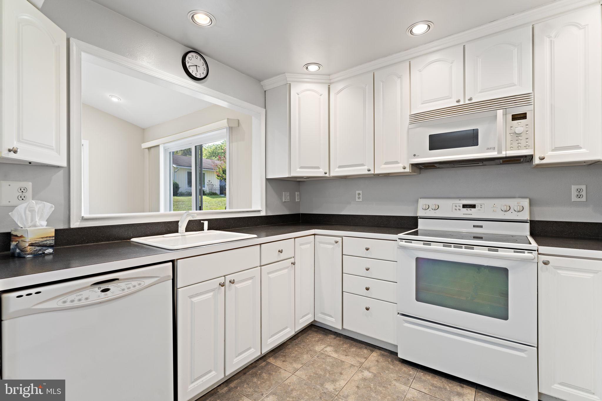 LEISURE WORLD - Residential