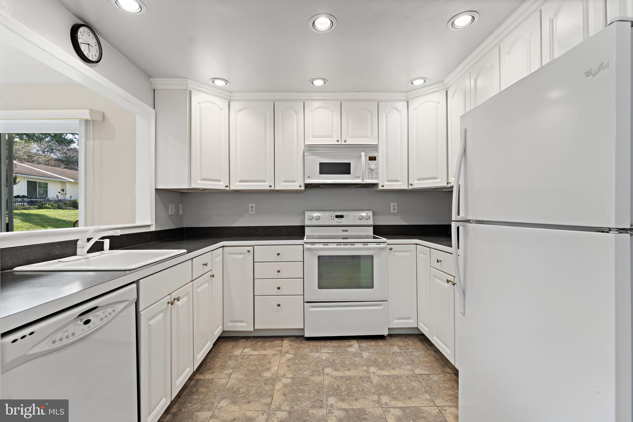 LEISURE WORLD - Residential