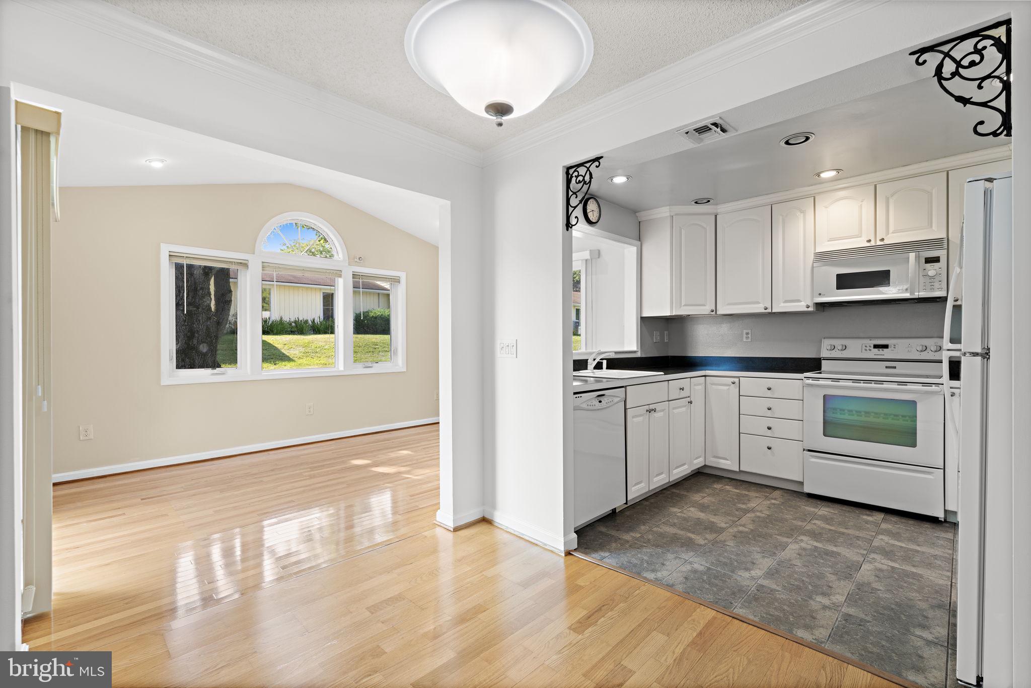 LEISURE WORLD - Residential