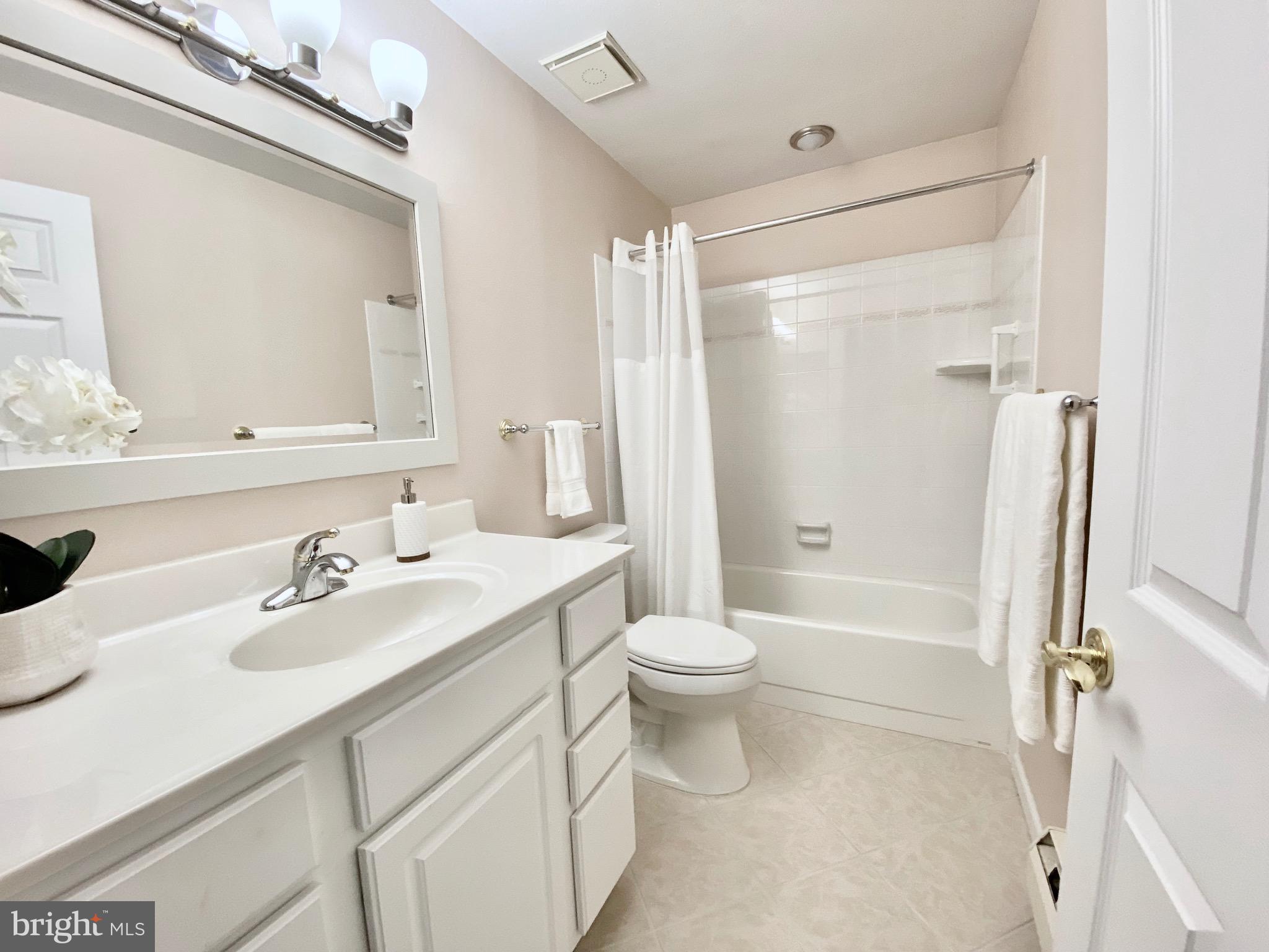 LEISURE WORLD - Residential