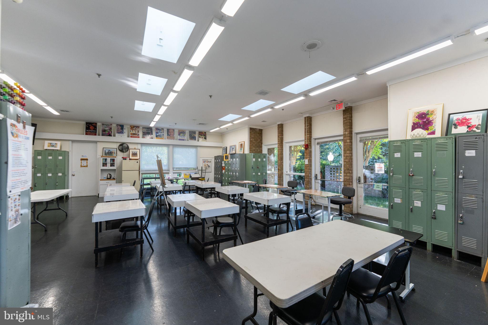 LEISURE WORLD - Residential