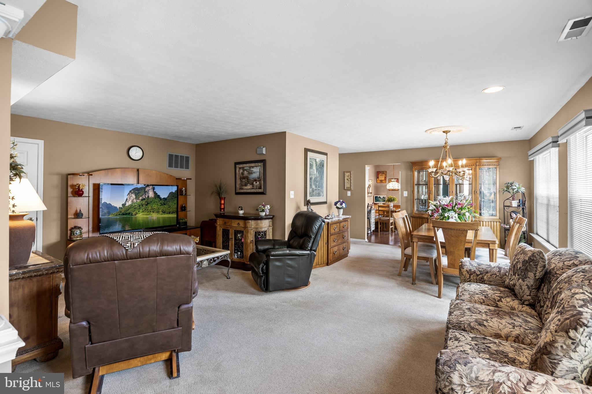 2 CLIFFORD DRIVE