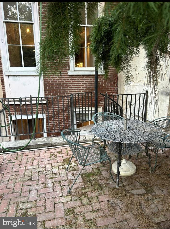 QUEEN VILLAGE - Residential Income