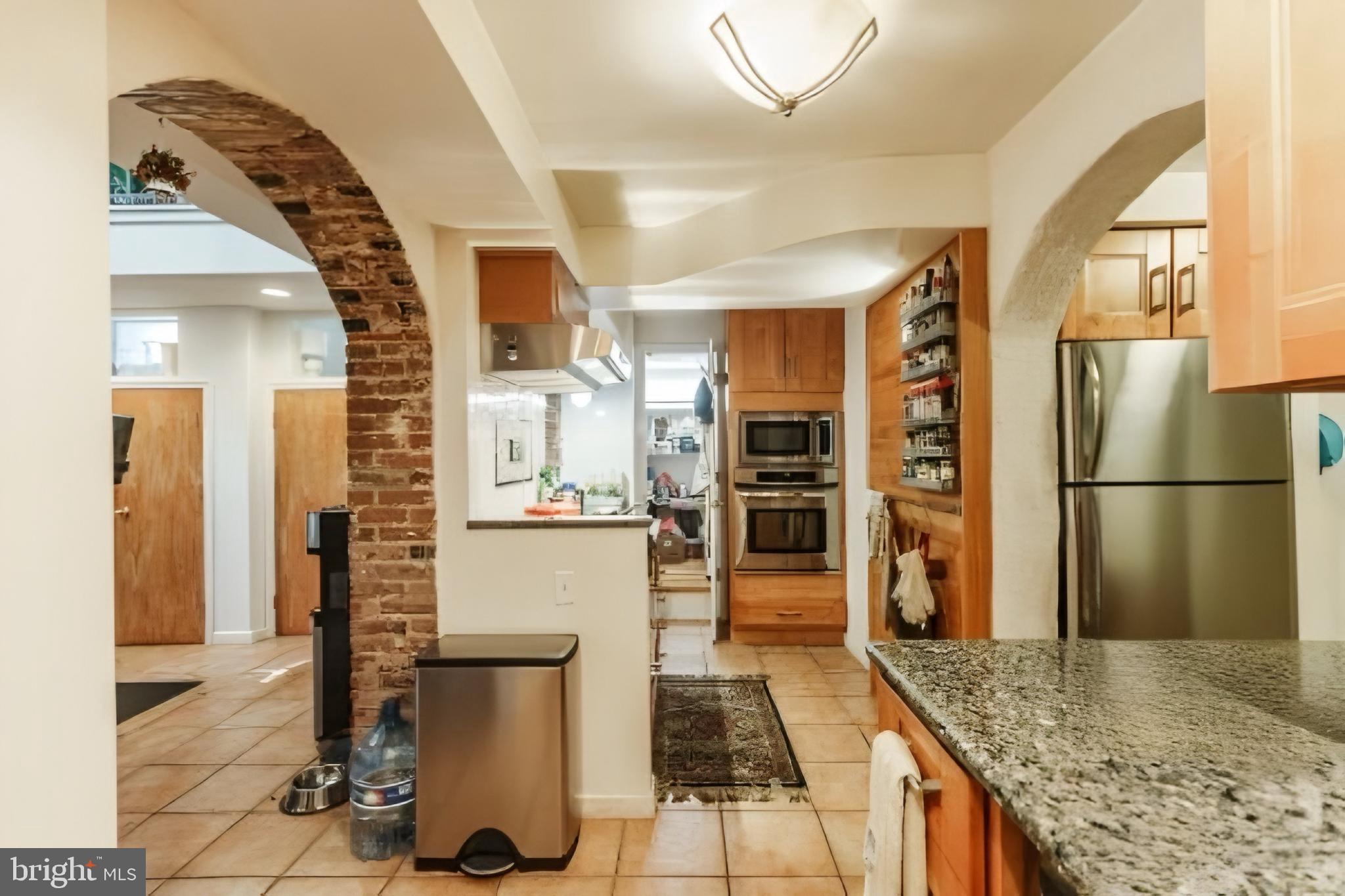 QUEEN VILLAGE - Residential Income