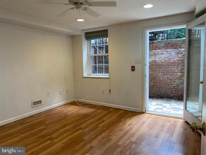 QUEEN VILLAGE - Residential Income