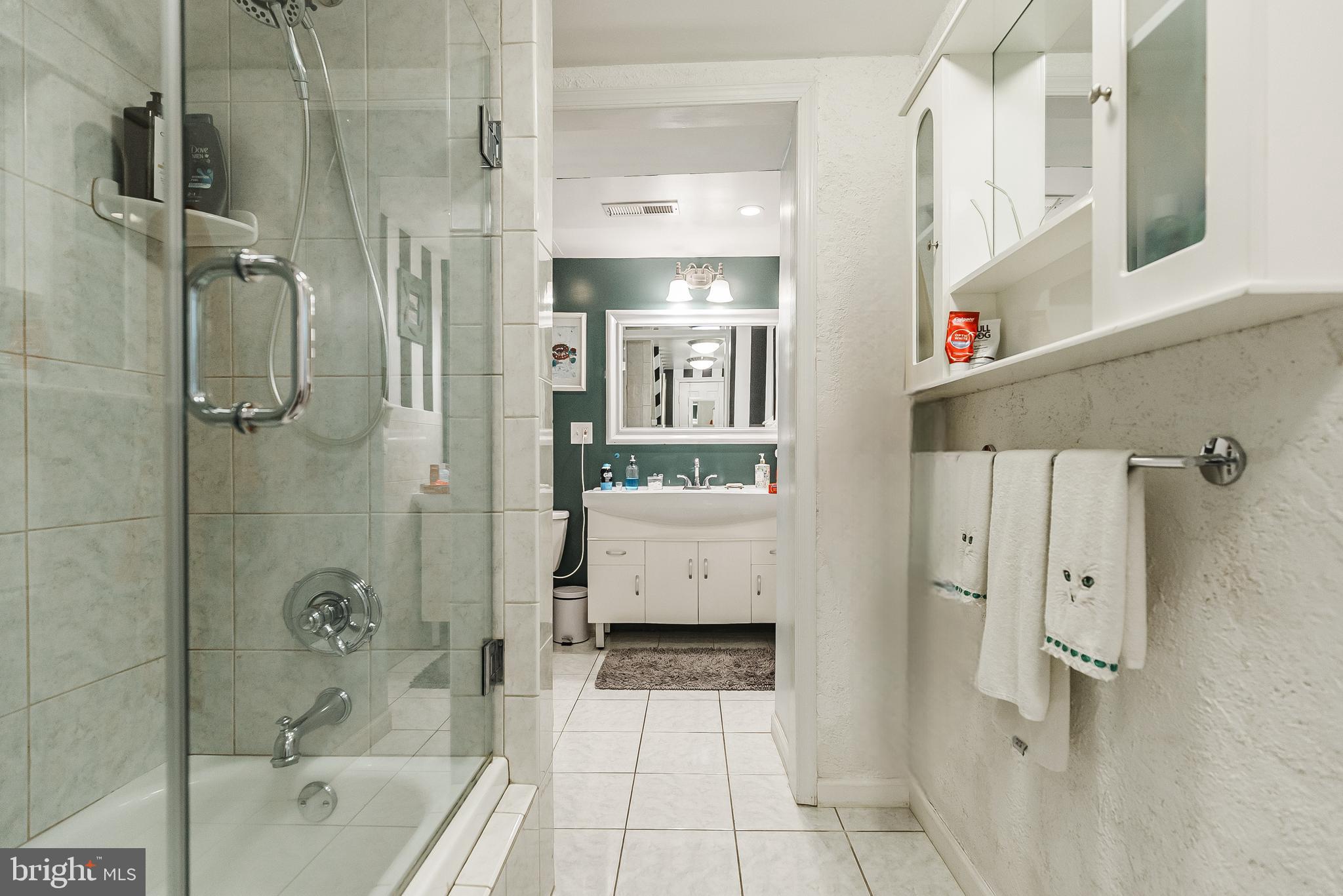 QUEEN VILLAGE - Residential Income